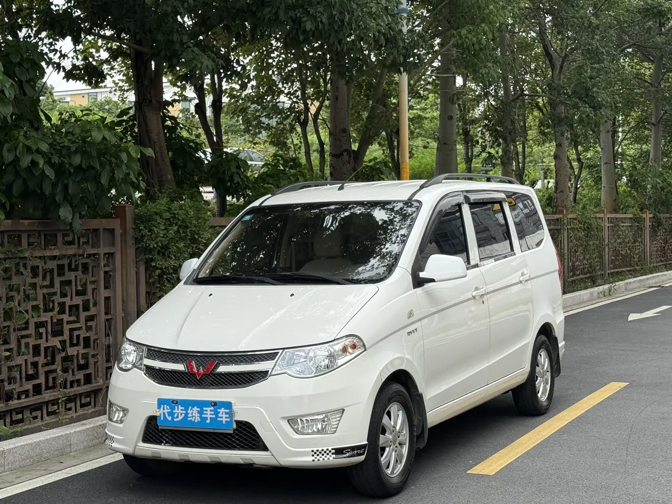 Wuling Hongguang  из Китая