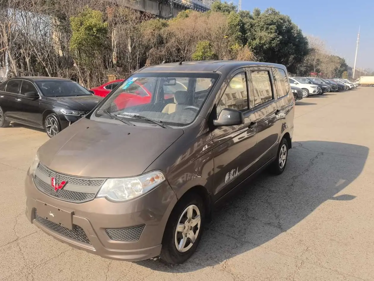 Wuling Hongguang  из Китая
