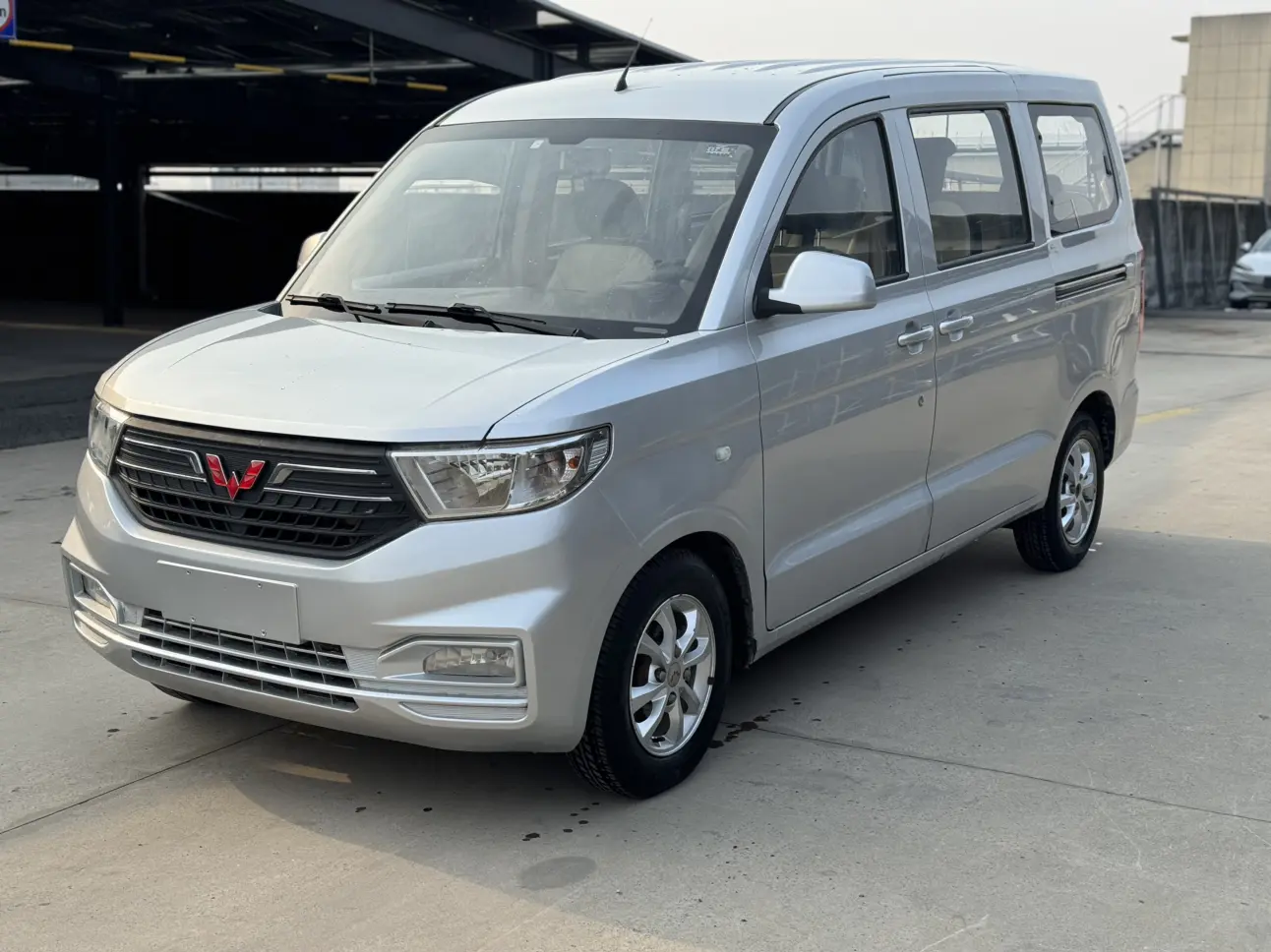 Wuling Hongguang V  из Китая