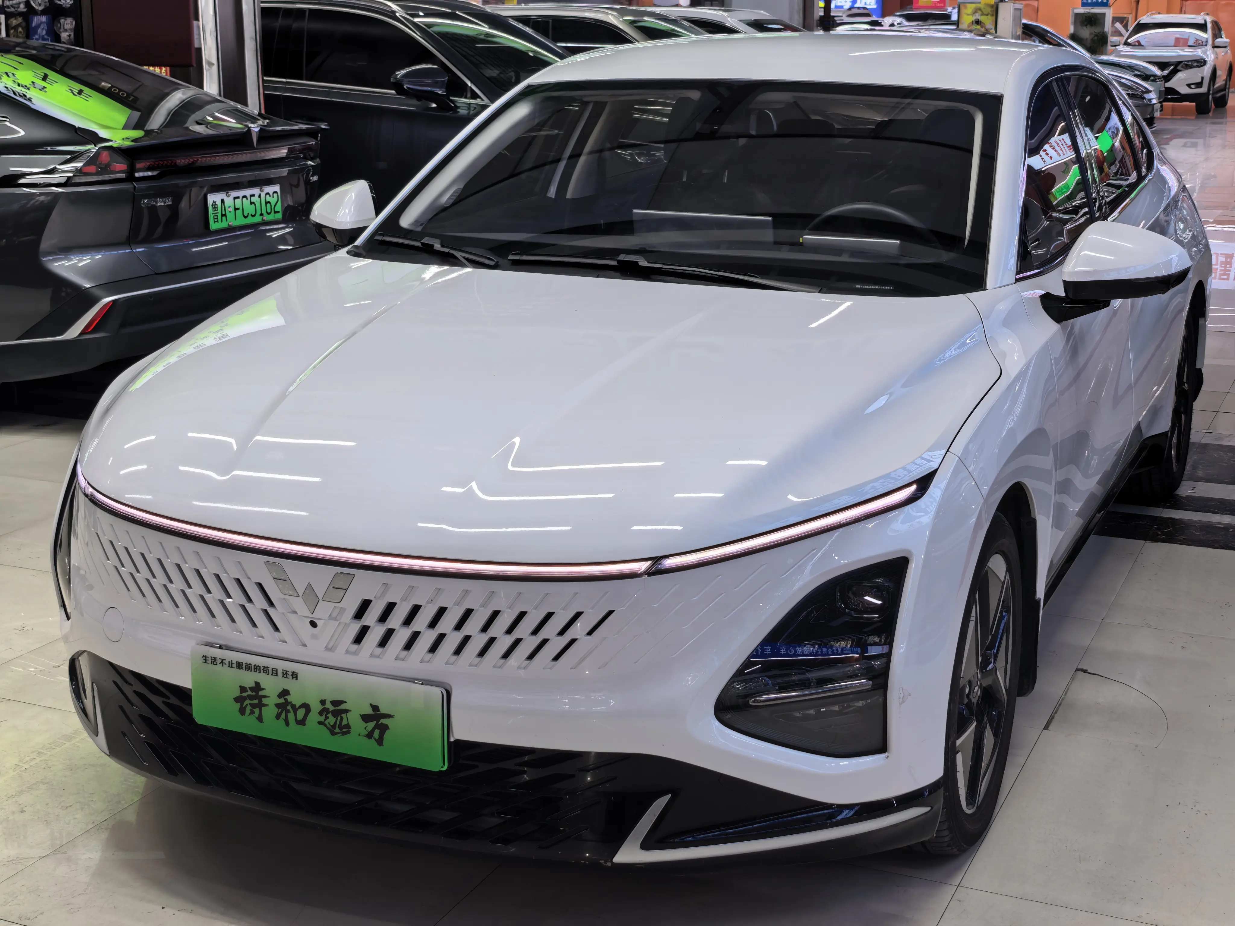 Wuling Starlight PHEV  из Китая