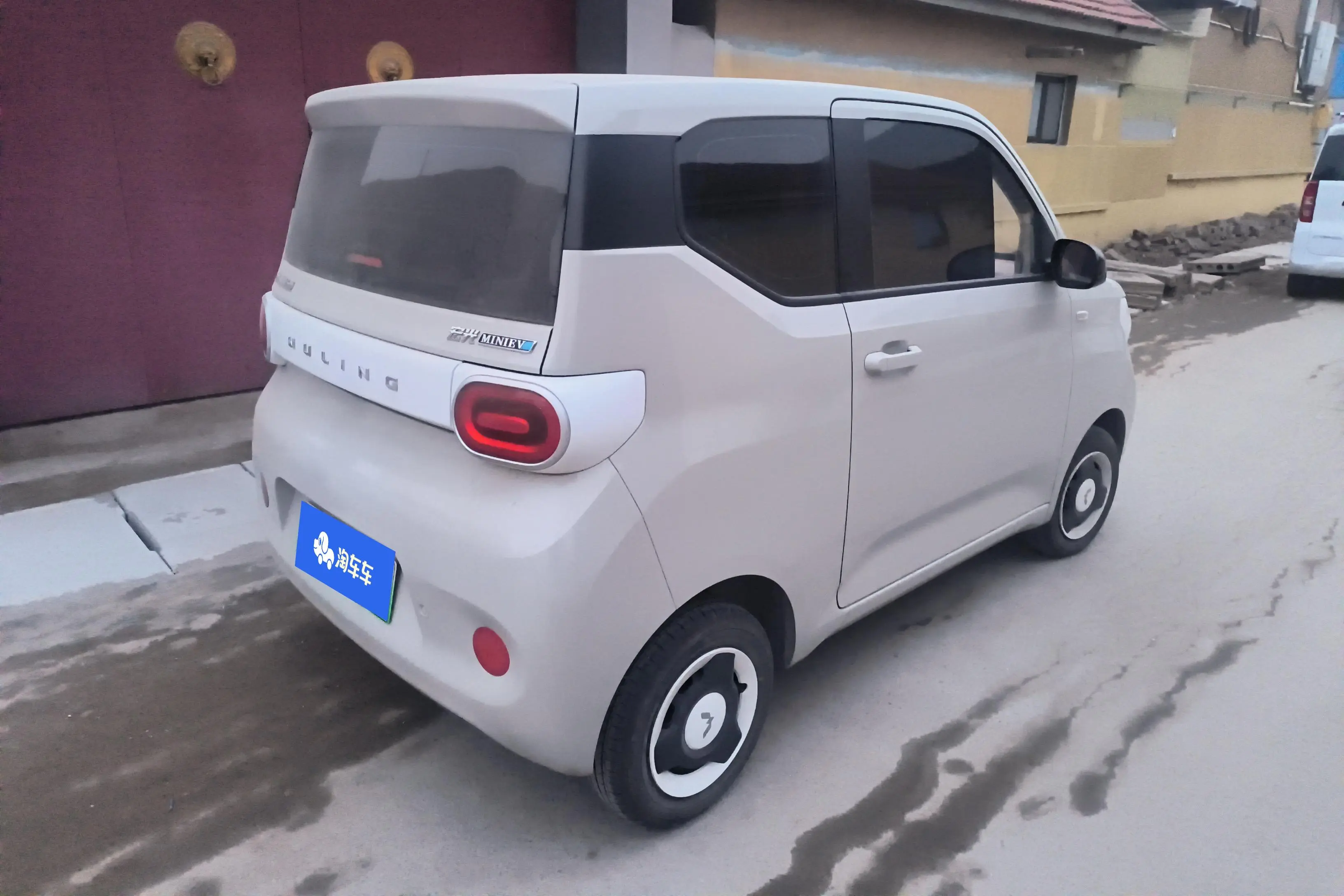 Wuling Hongguang MINIEV  из Китая