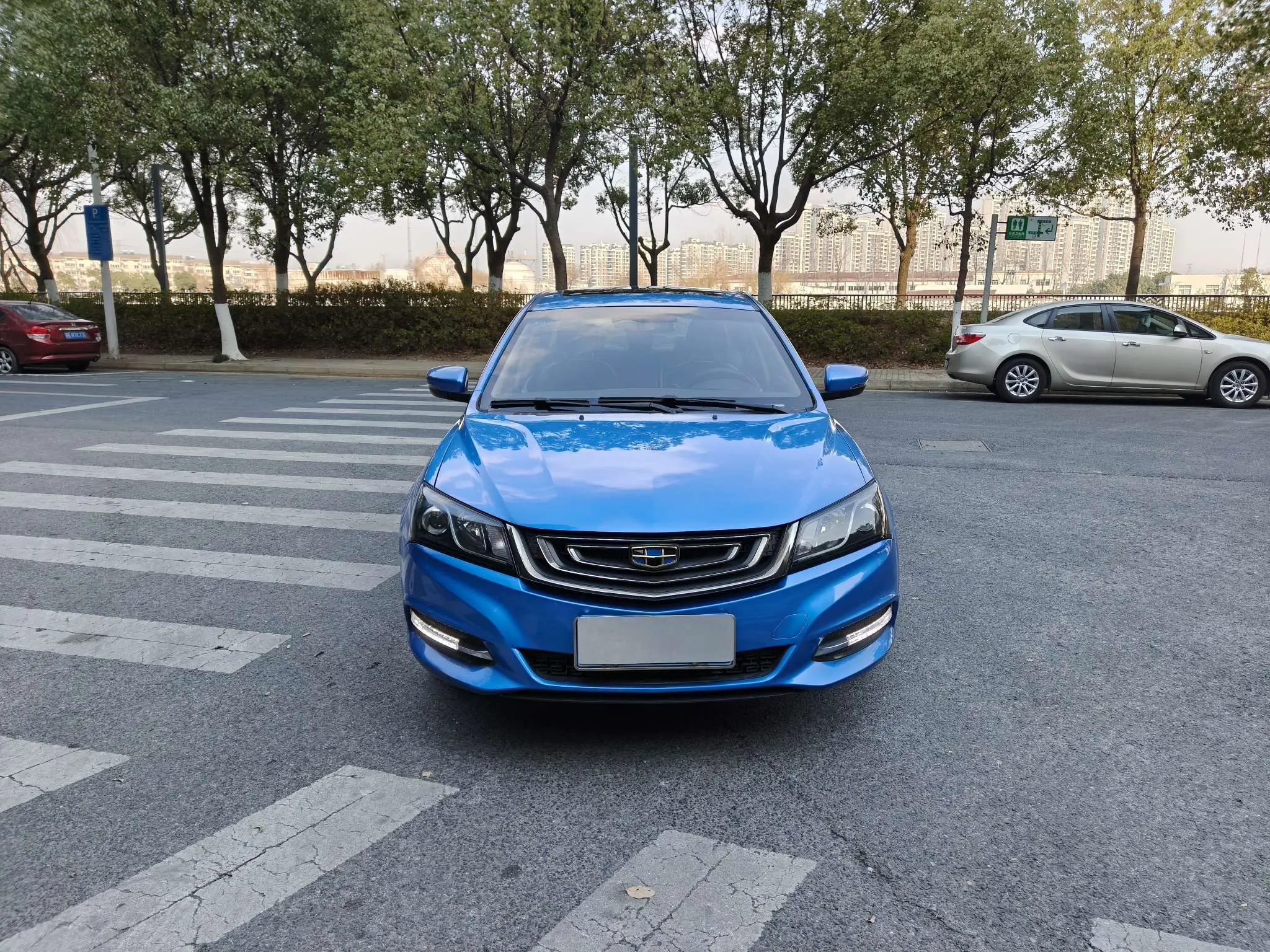 Geely Emgrand  из Китая