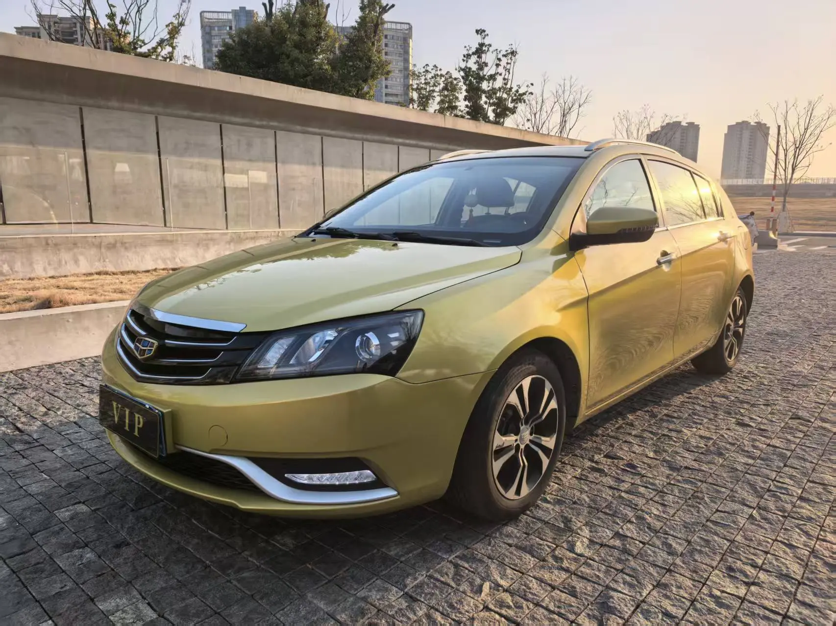 Geely Emgrand  из Китая