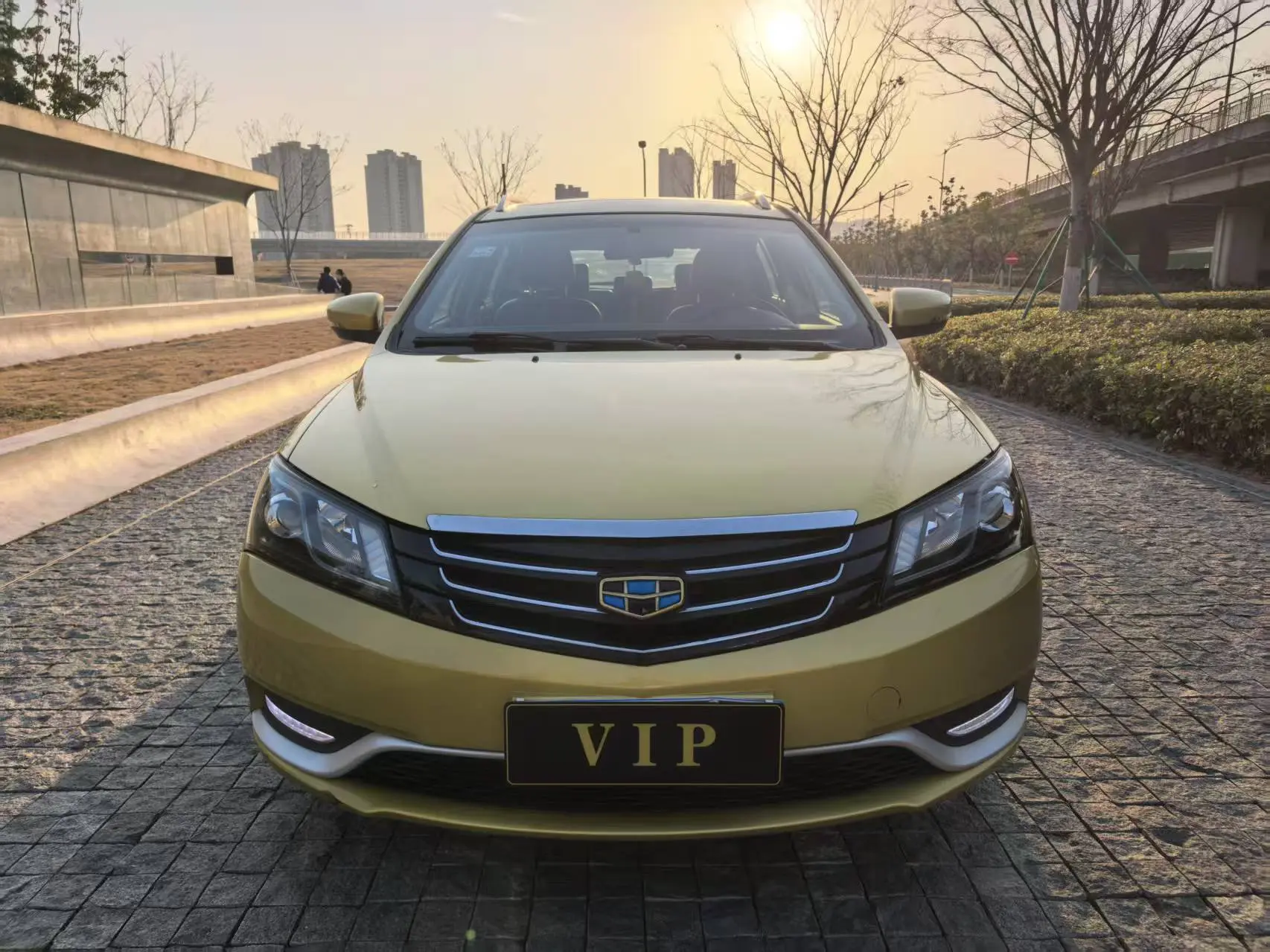 Geely Emgrand  из Китая