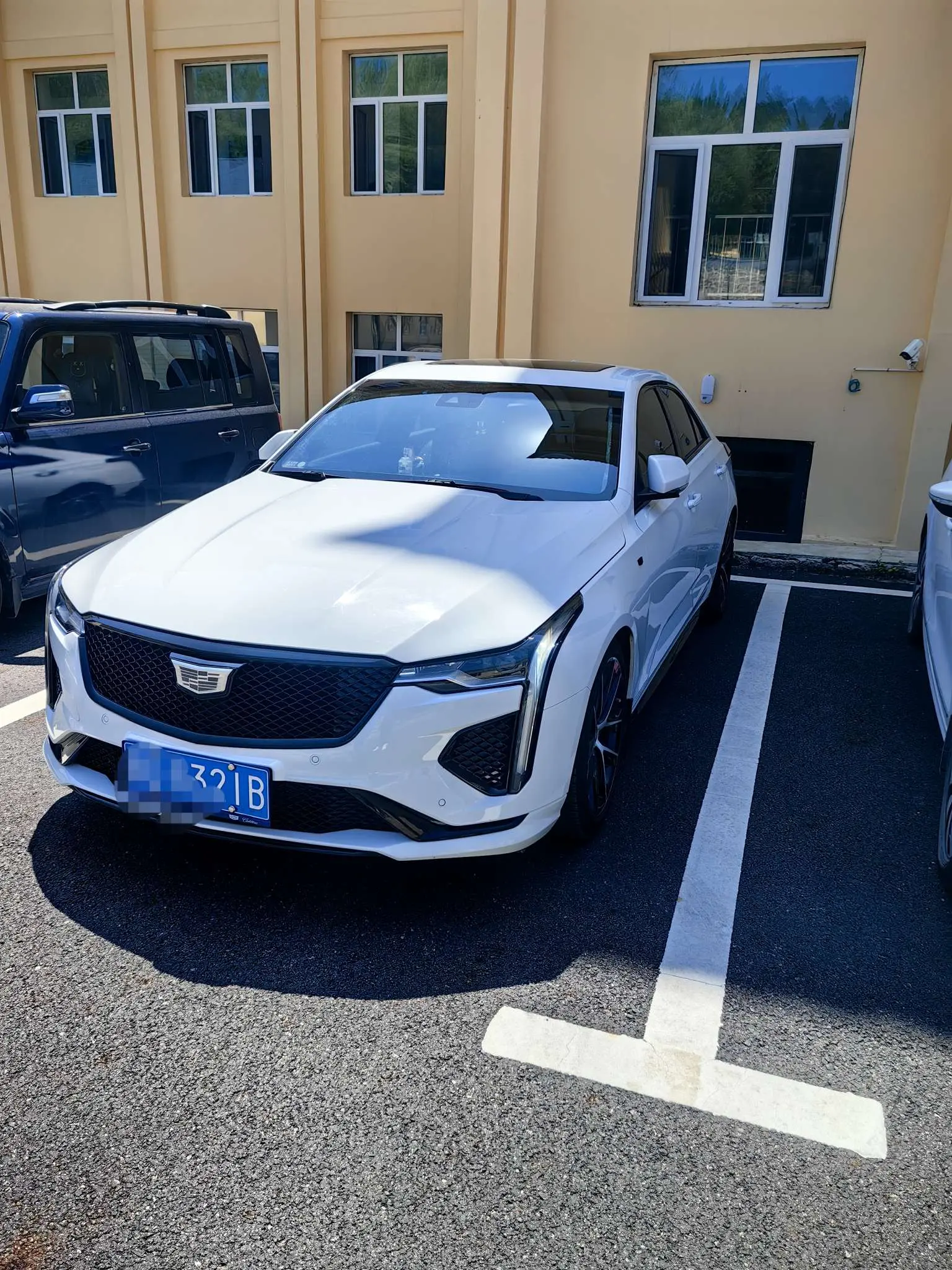 Cadillac CT4  из Китая