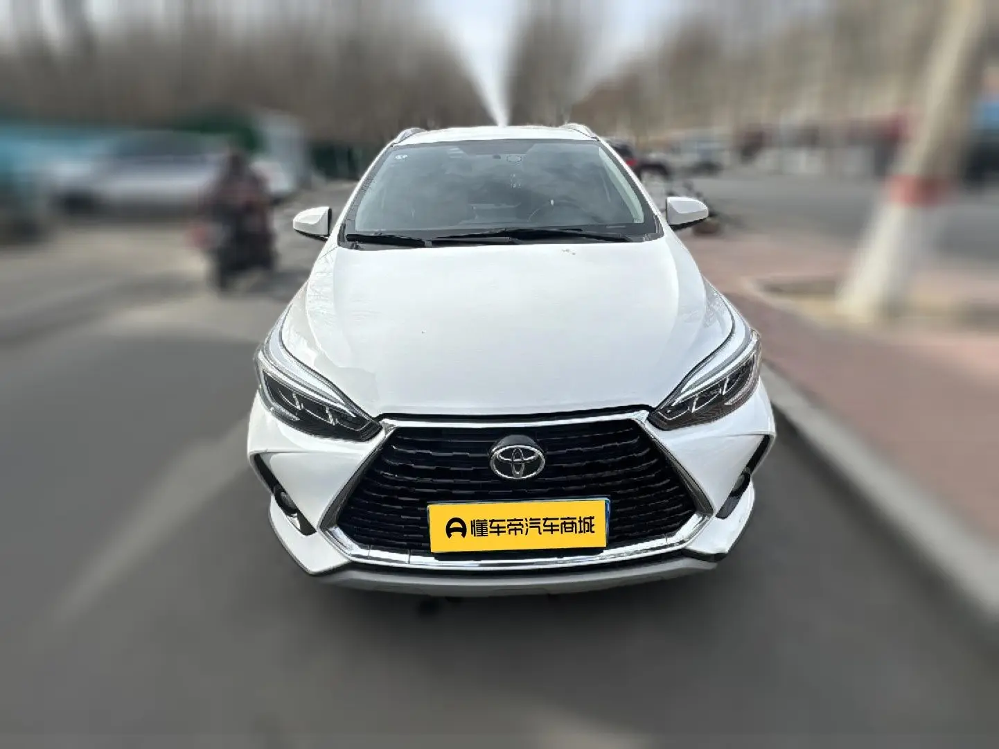 Toyota Yaris L  из Китая