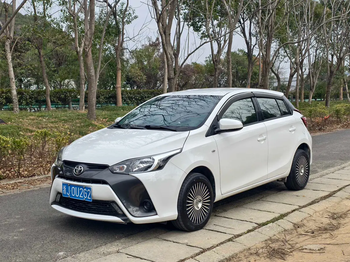 Toyota Yaris L  из Китая