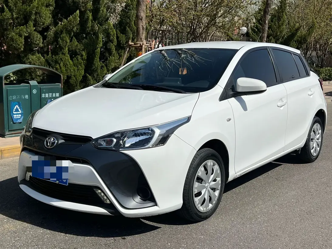 Toyota Yaris L  из Китая