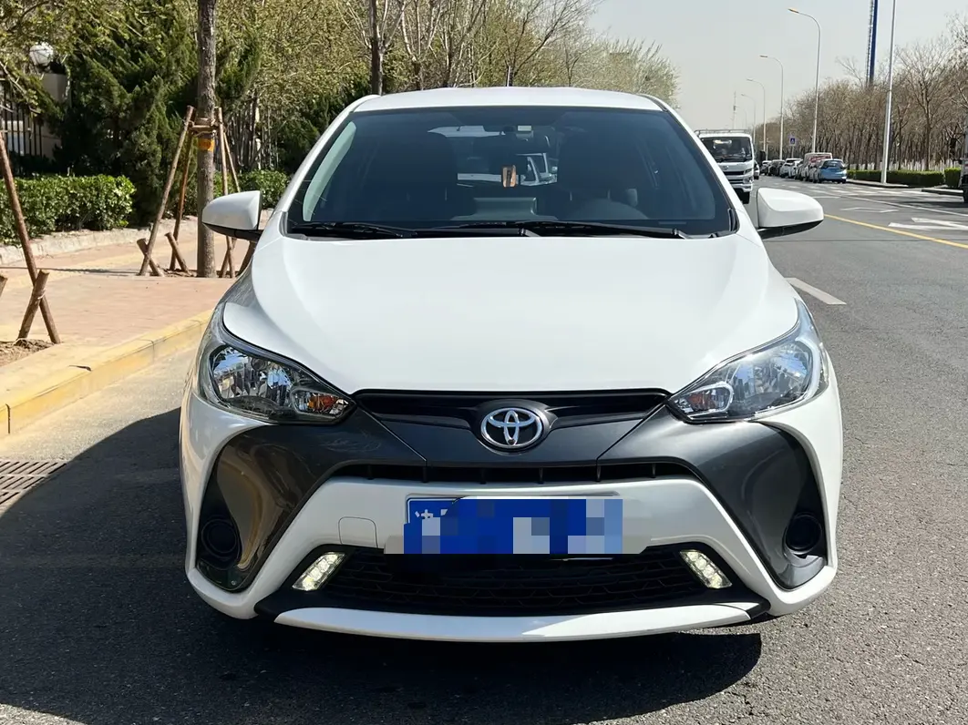 Toyota Yaris L  из Китая