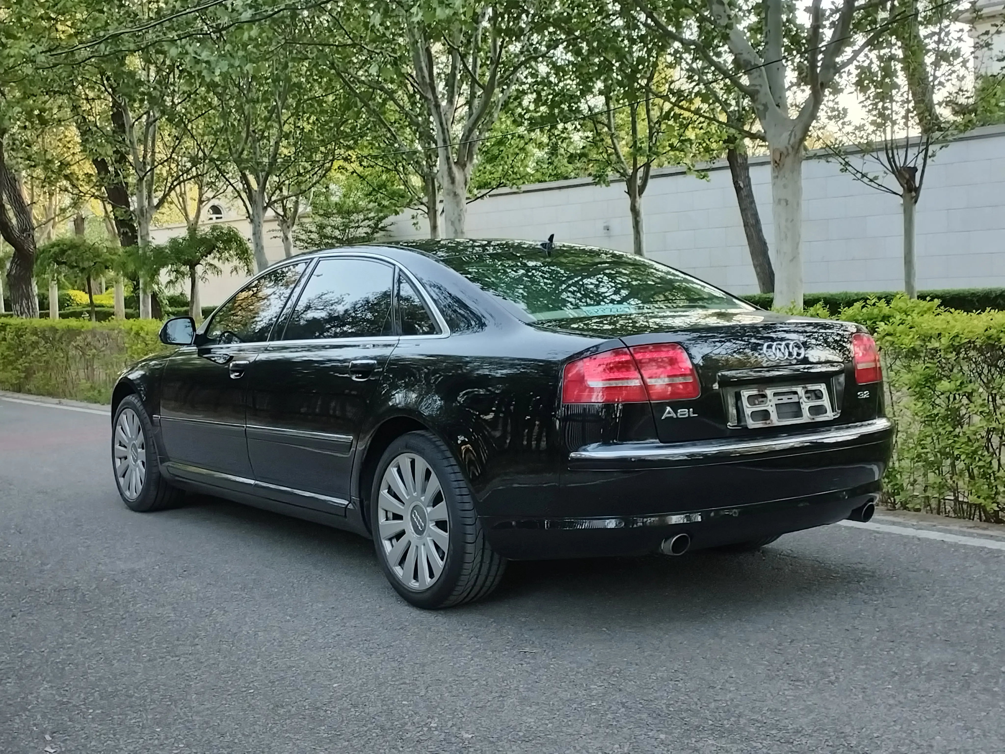 Audi A8  из Китая
