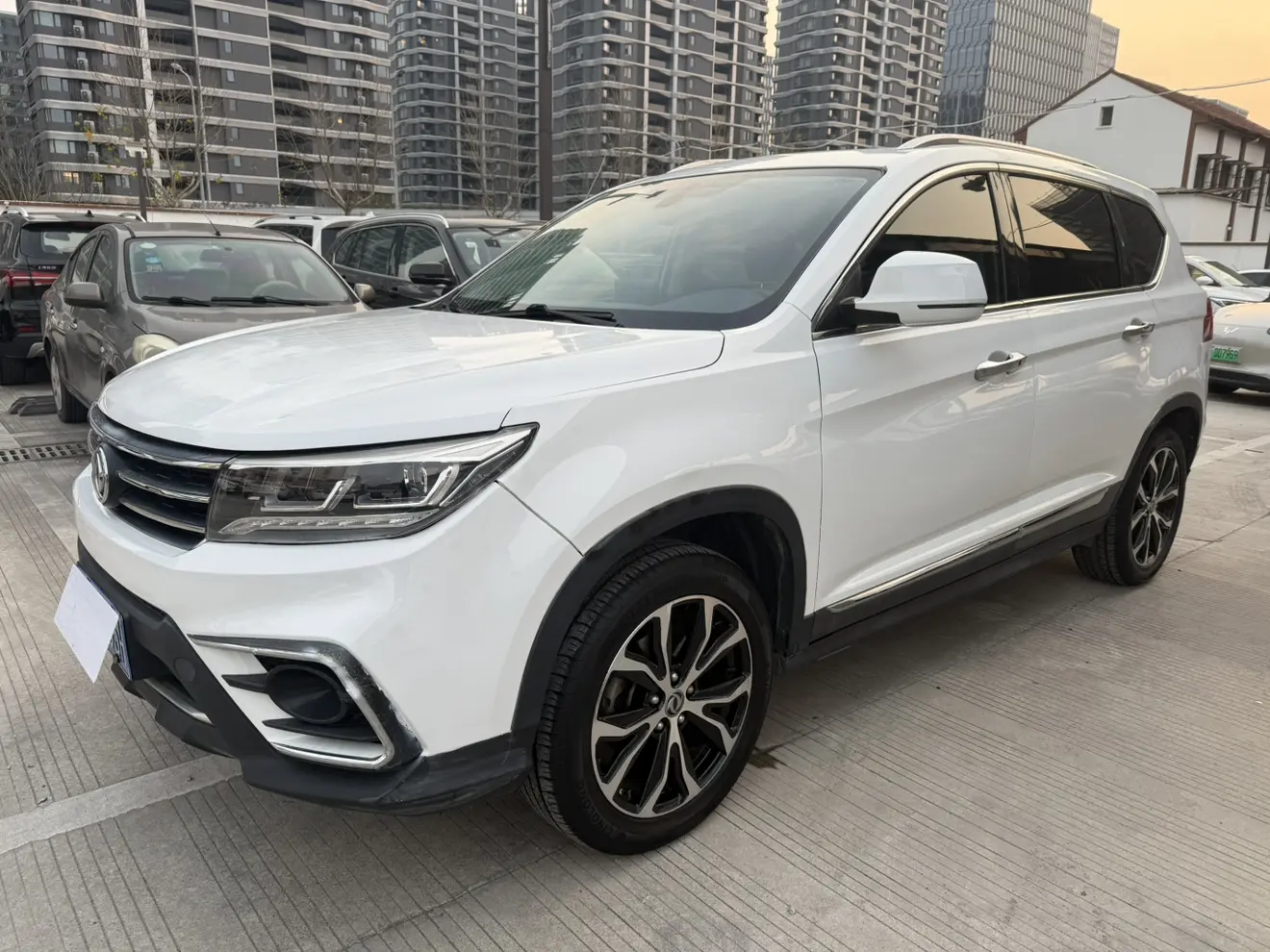 Forthing Jingyi X5  из Китая