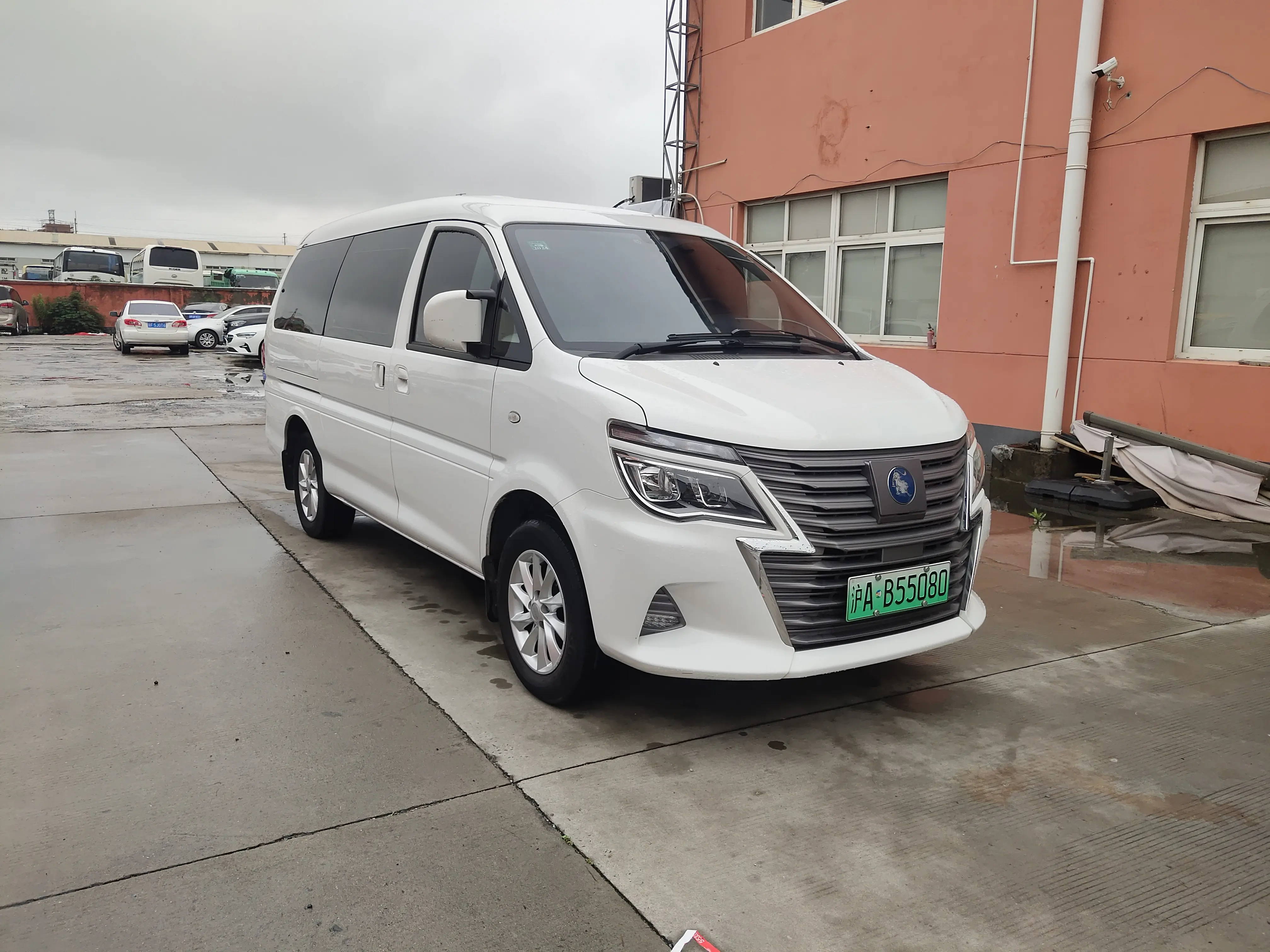 Forthing Lingzhi New Energy  из Китая