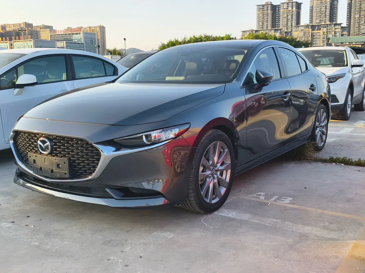 Mazda Axela (Mazda3)  из Китая