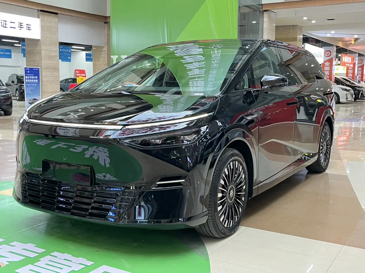 Xpeng X9  из Китая