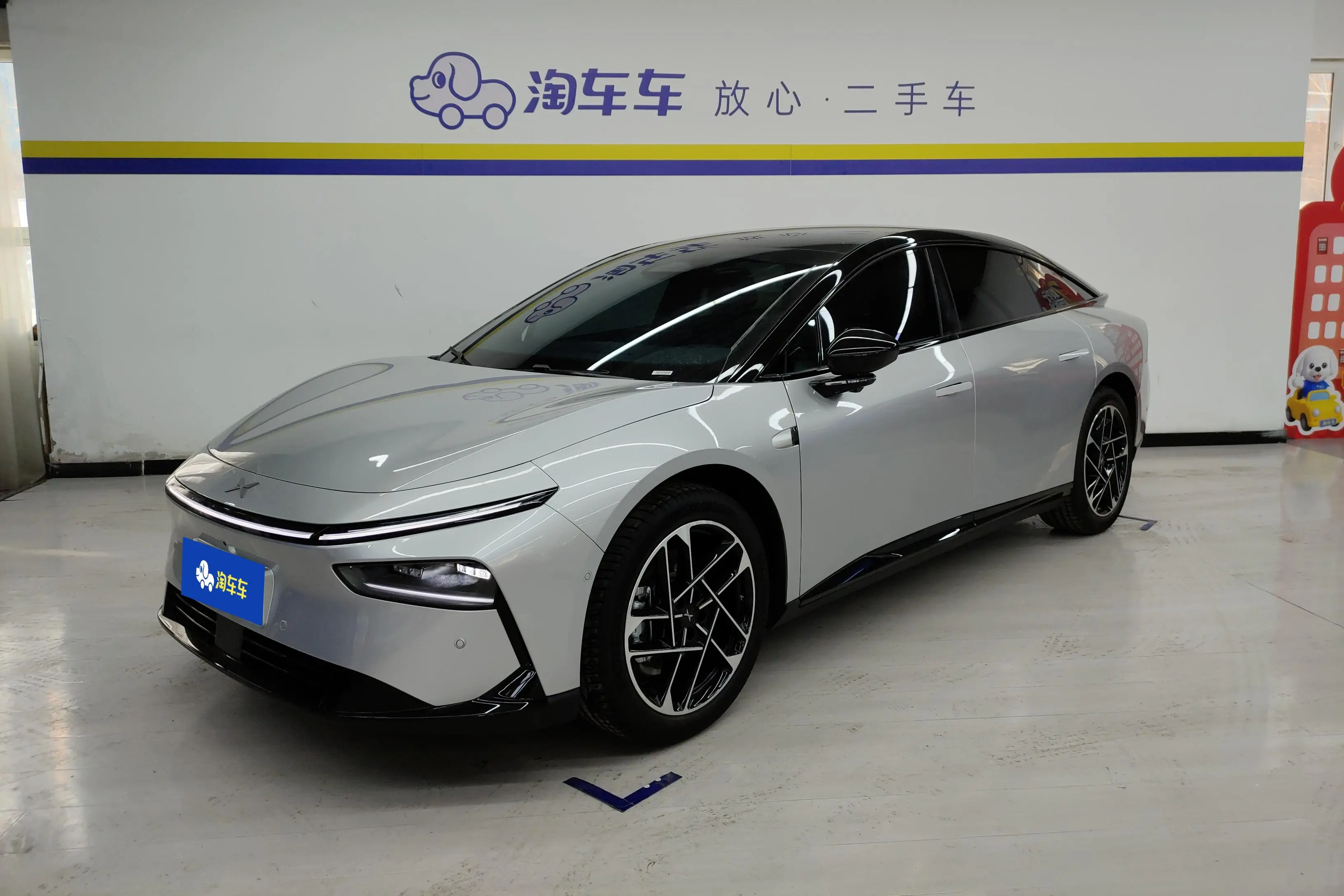 Xpeng P7+  из Китая