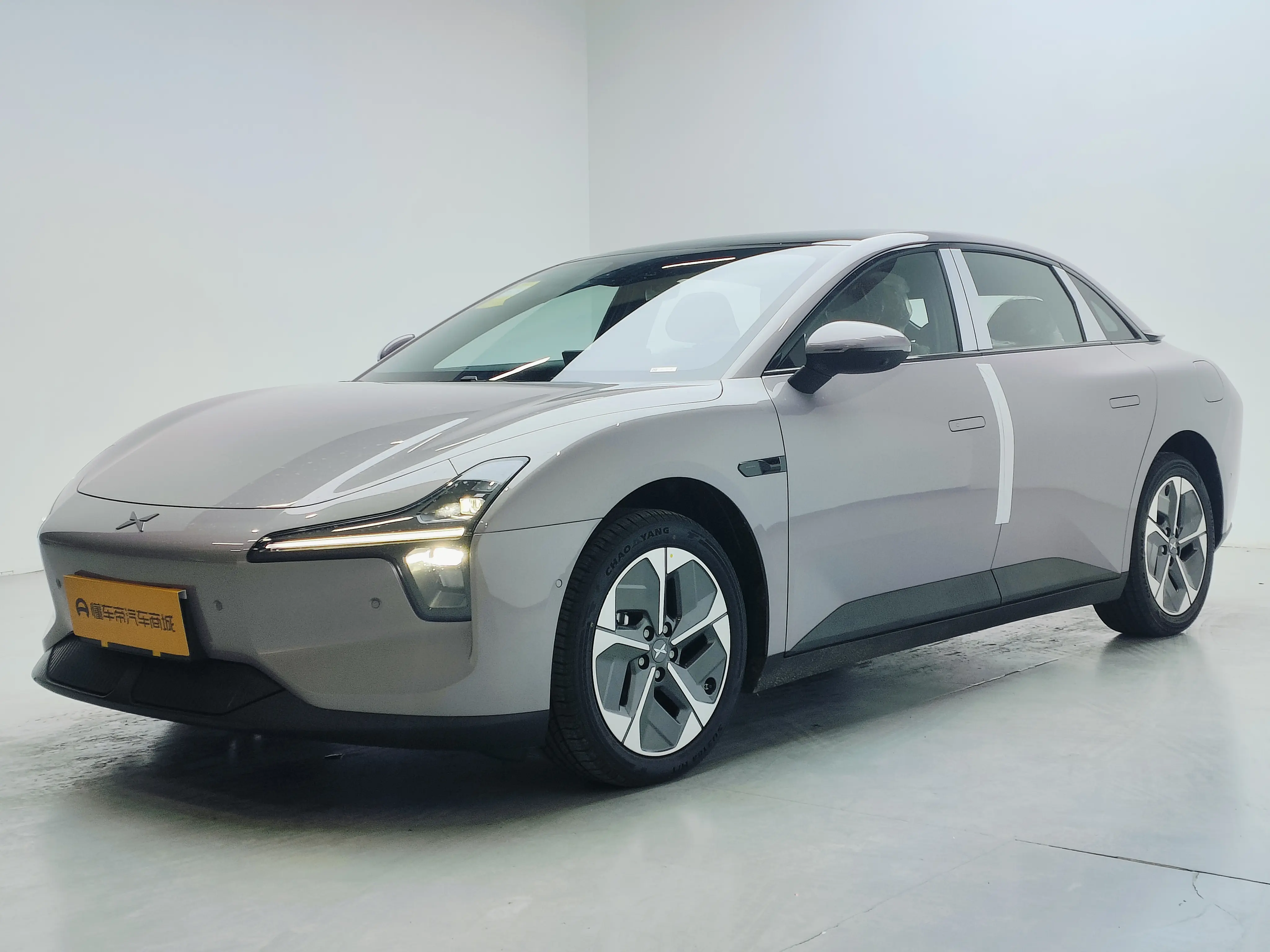 Xpeng Xiaopeng MONA M03  из Китая