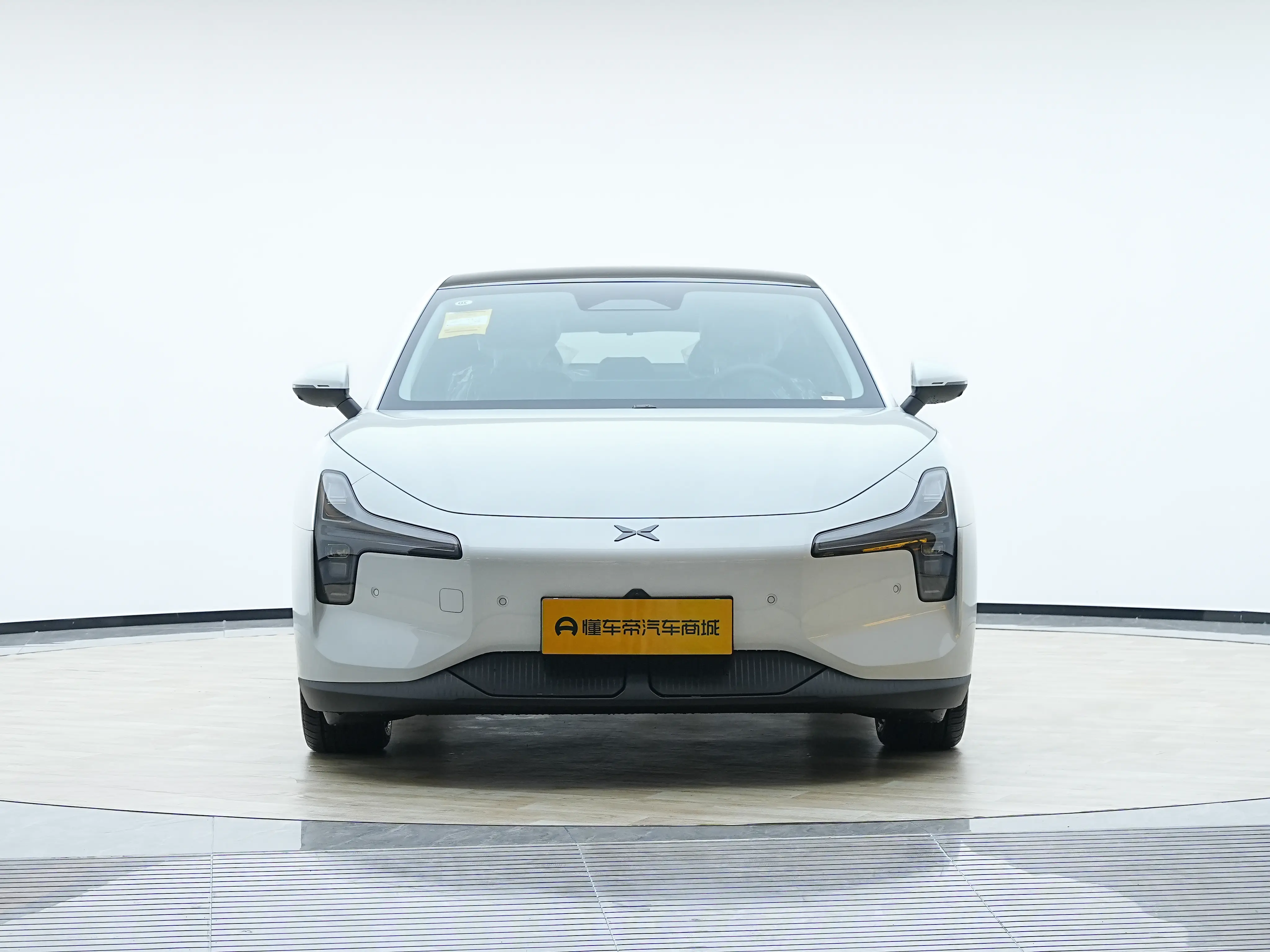 Xpeng Xiaopeng MONA M03  из Китая