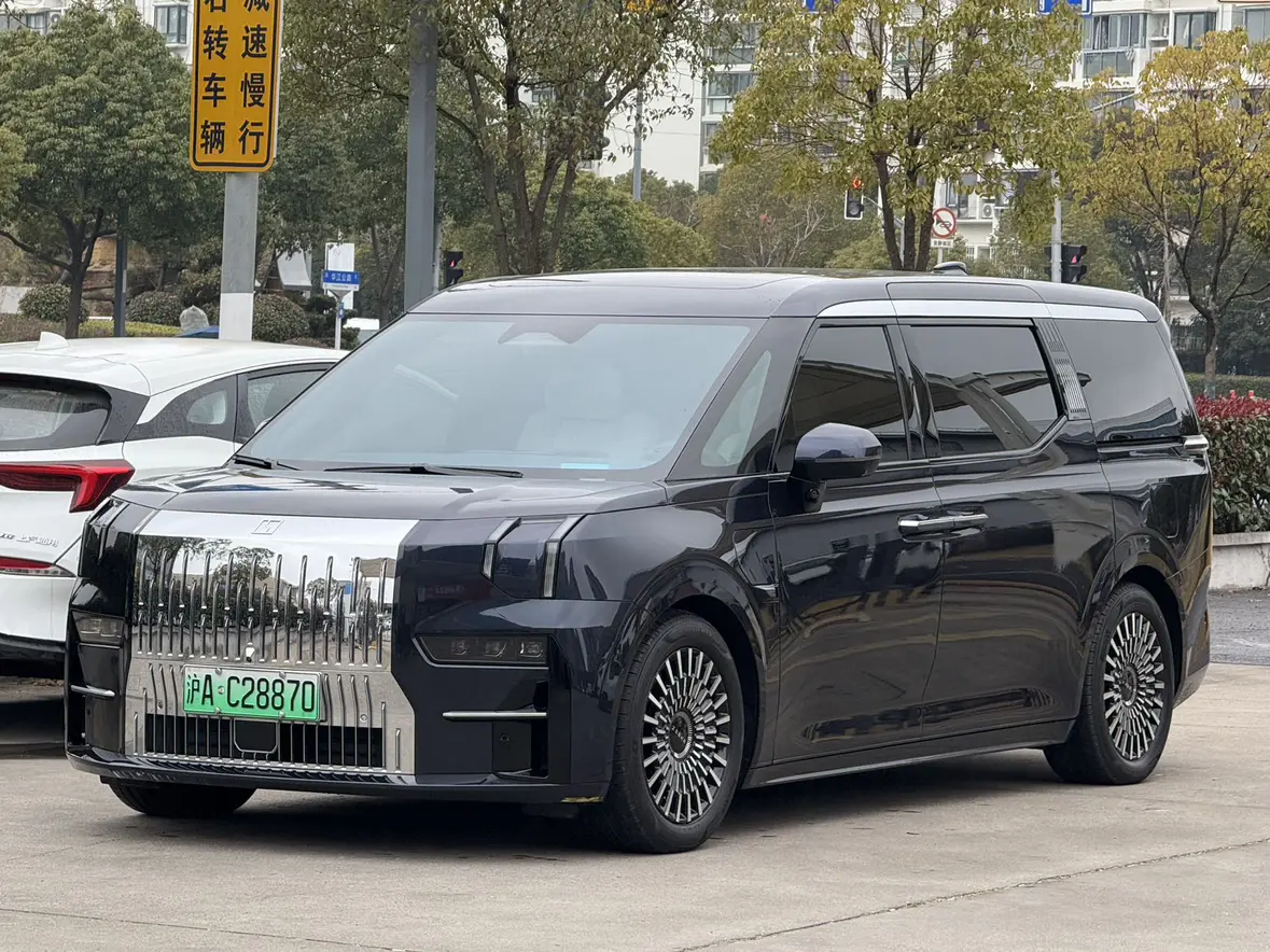 ZEEKR 009  из Китая