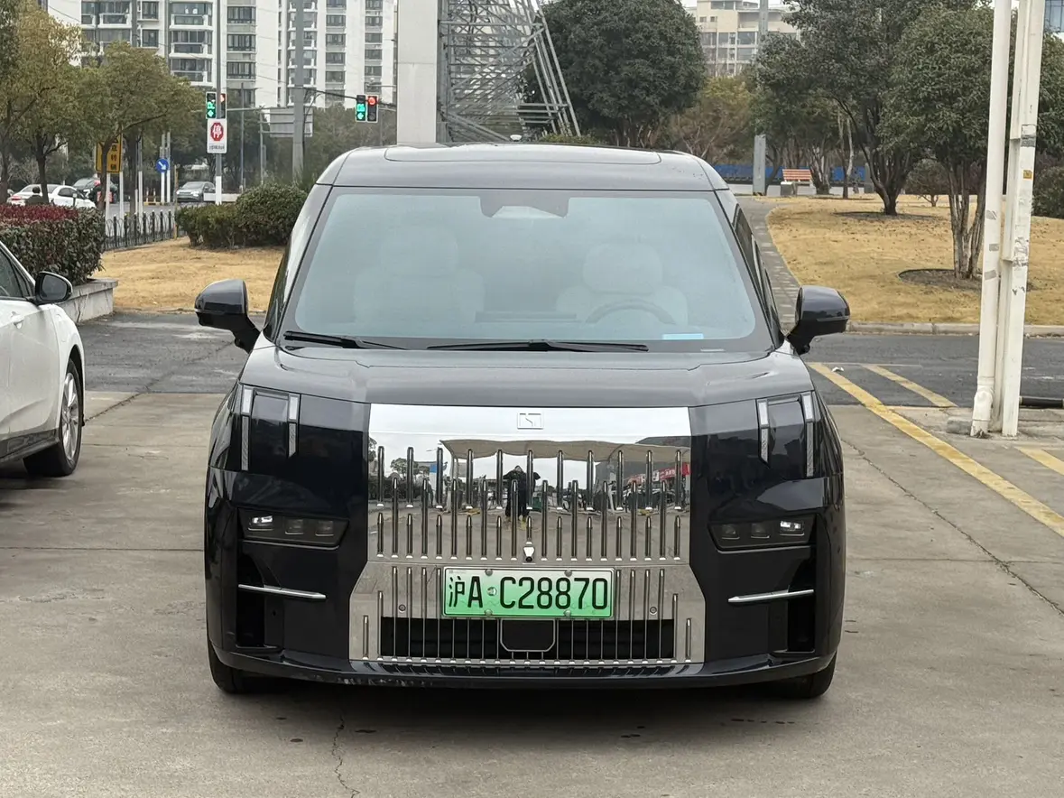 ZEEKR 009  из Китая