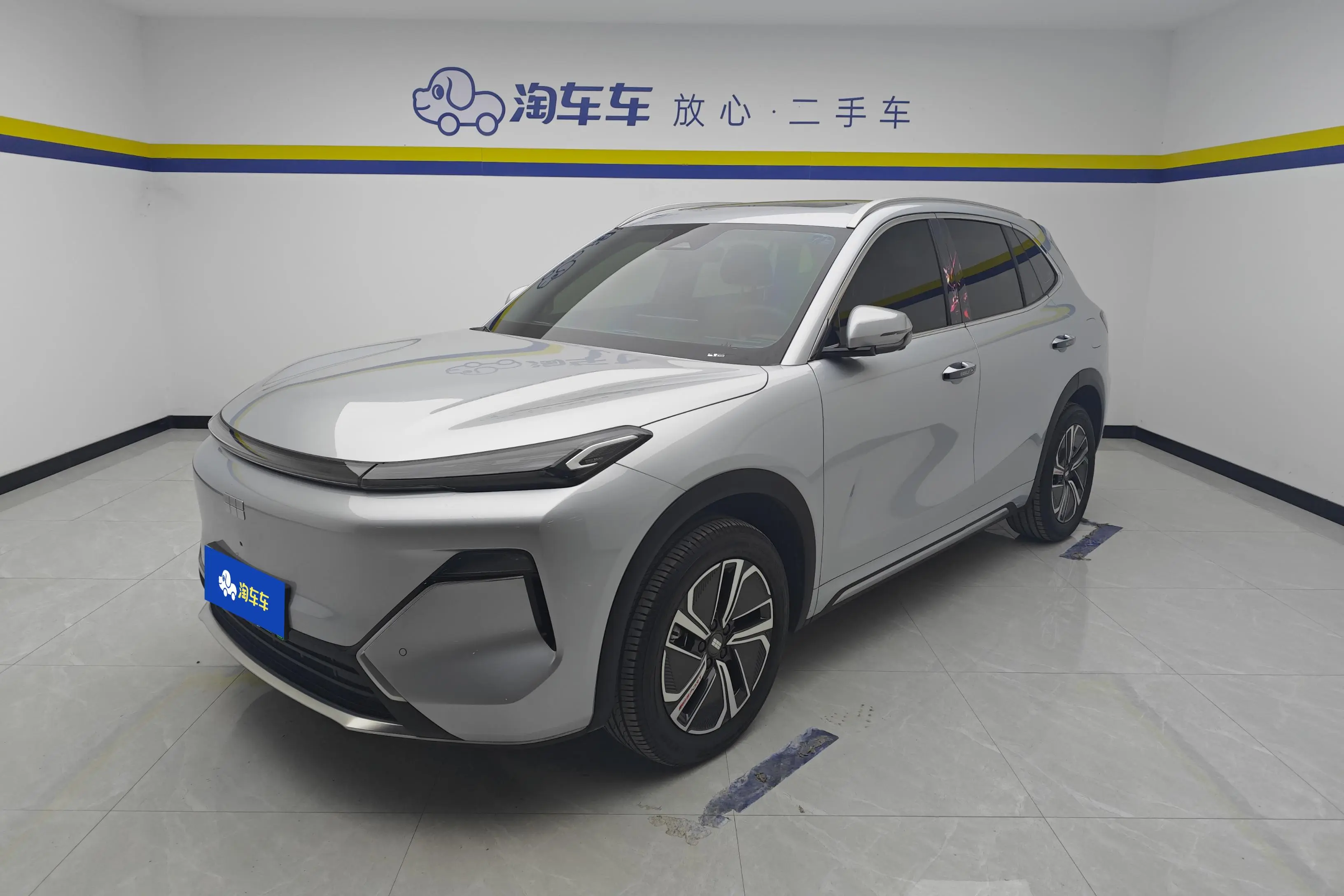 Geely Galaxy Starship 7 EM-i  из Китая