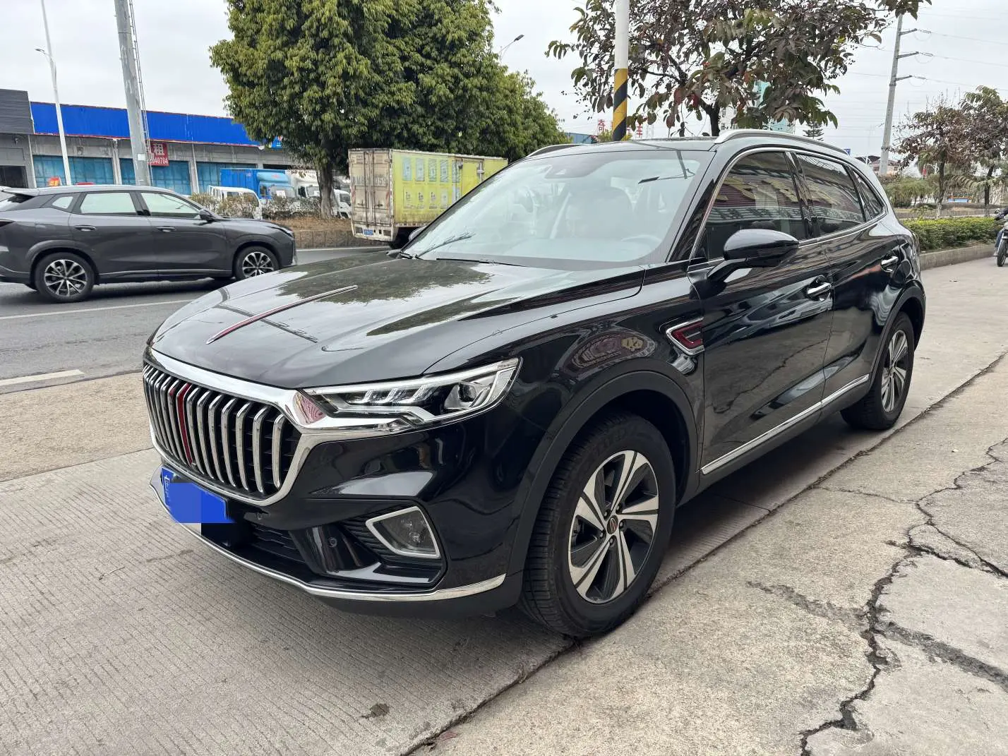 Hongqi HS5  из Китая