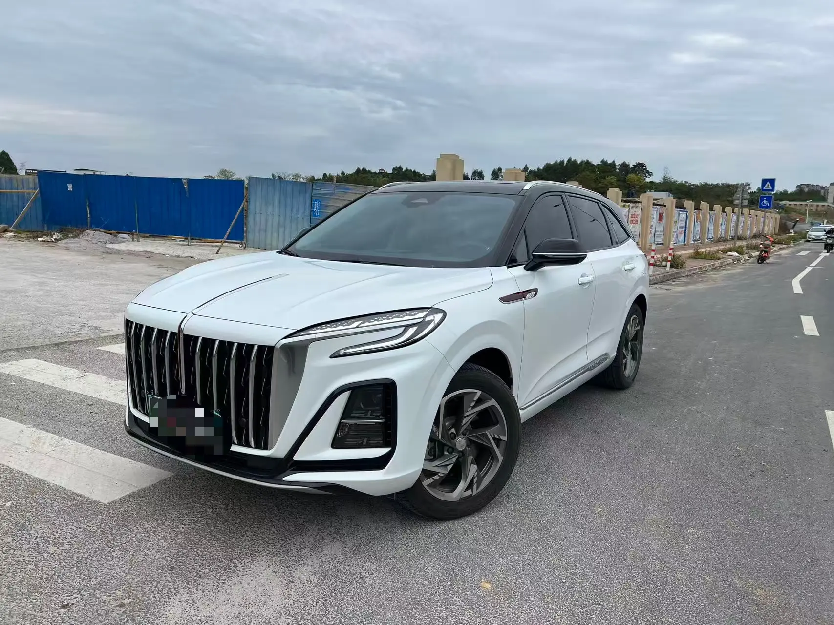 Hongqi HS3 PHEV  из Китая