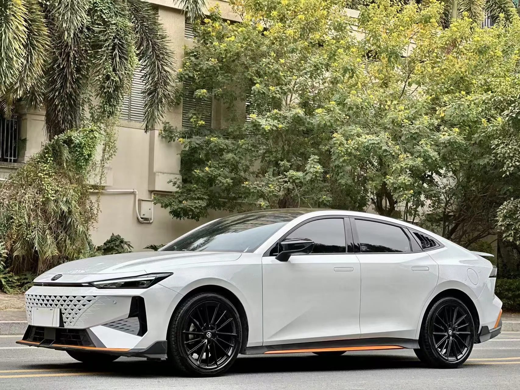 Changan UNI-V  из Китая