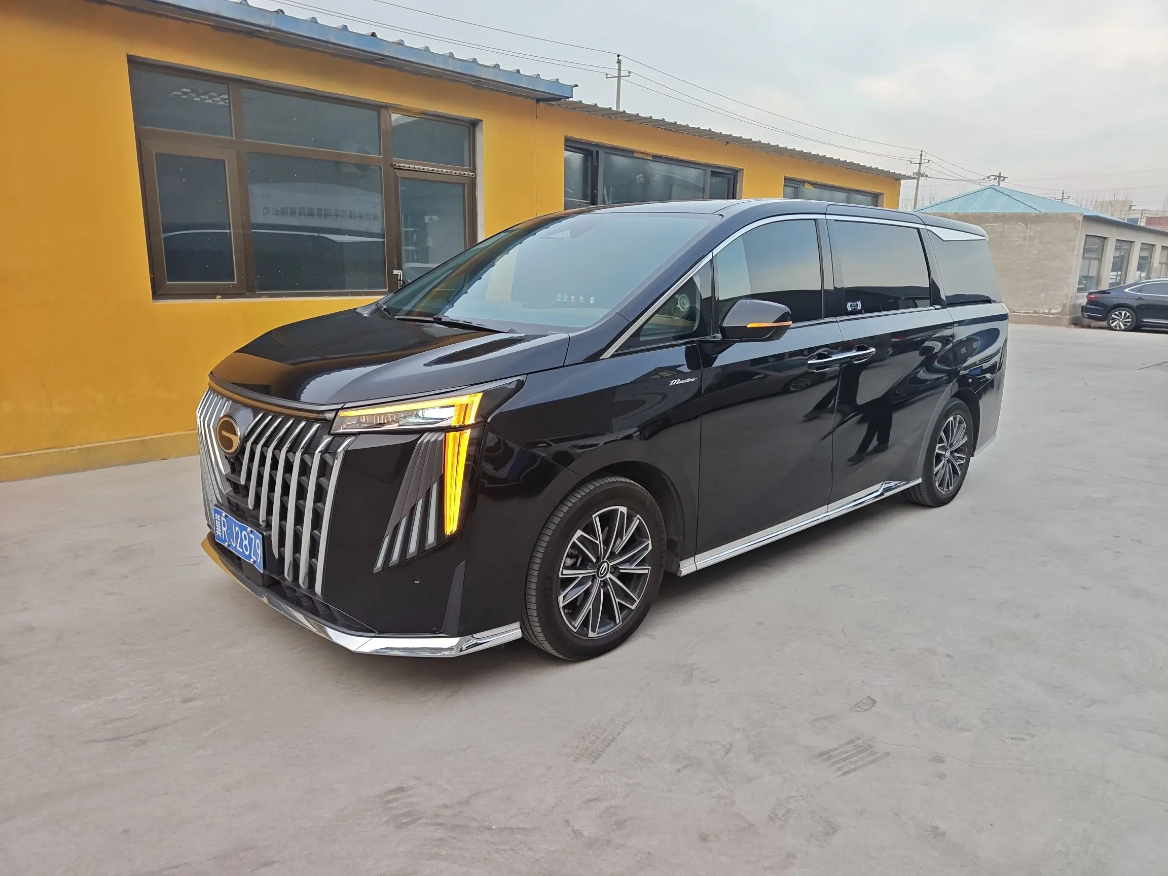 GAC Trumpchi M8  из Китая