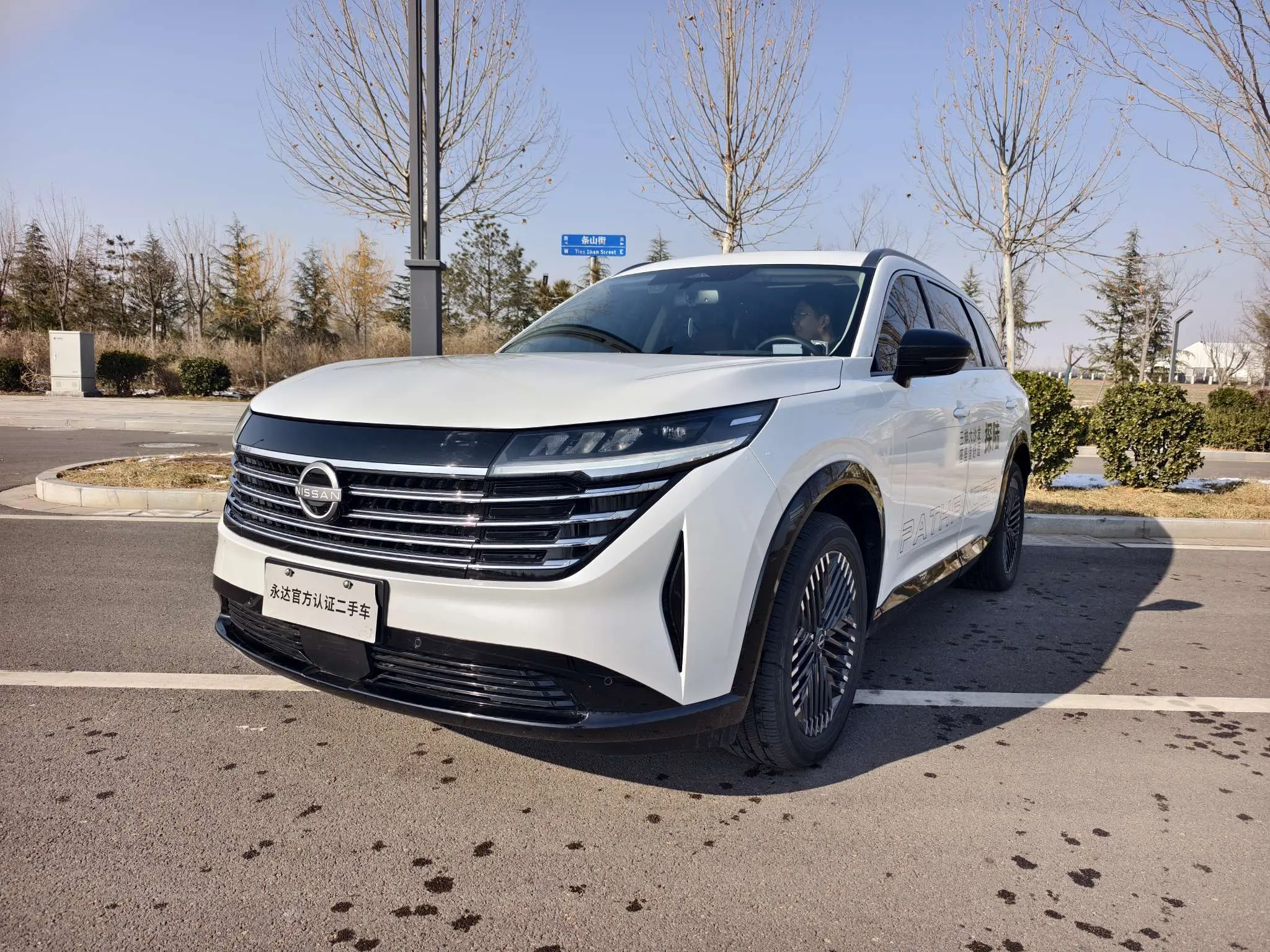 Nissan Explore the land  из Китая