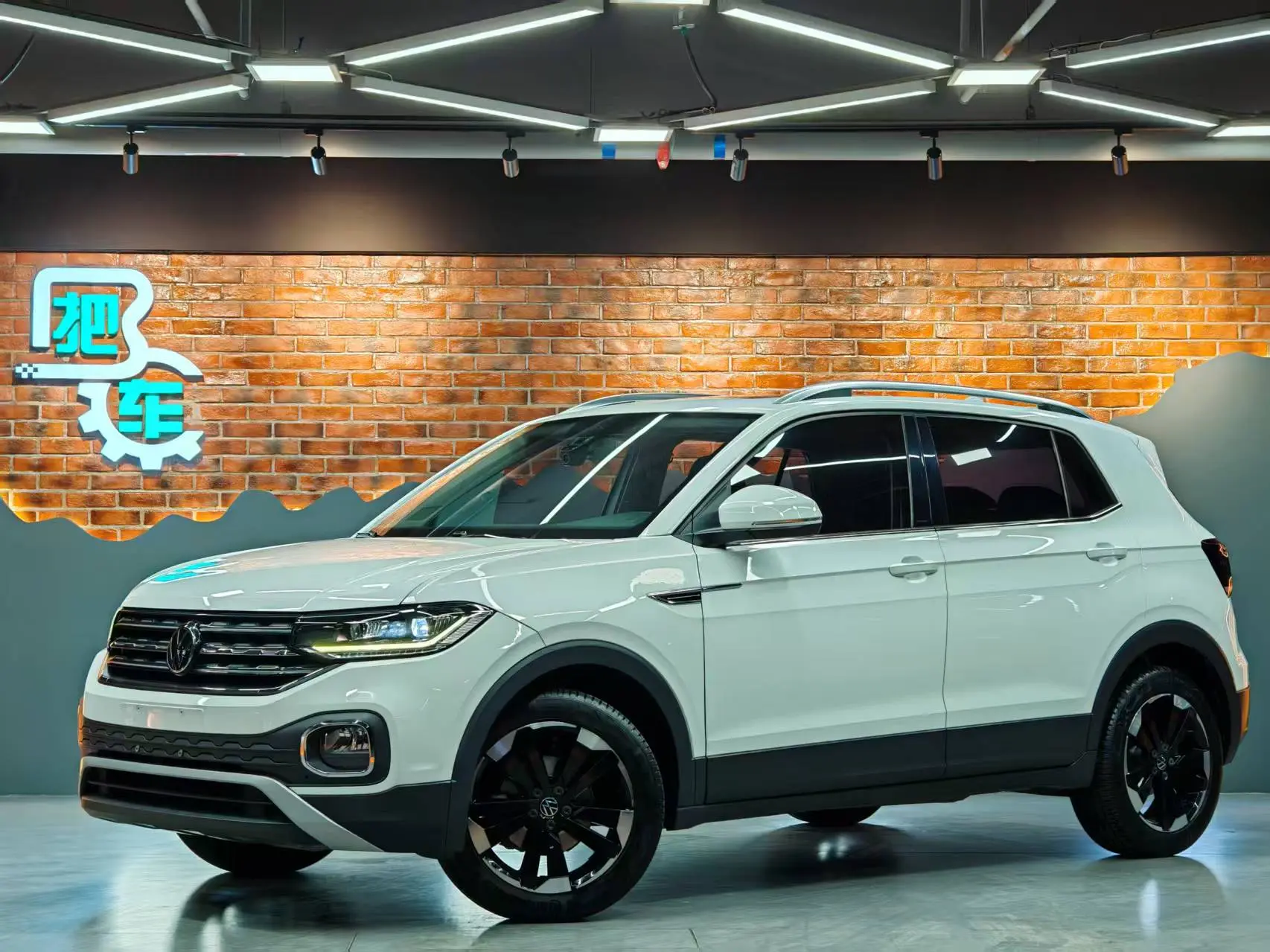 Volkswagen Explore the shadows  из Китая