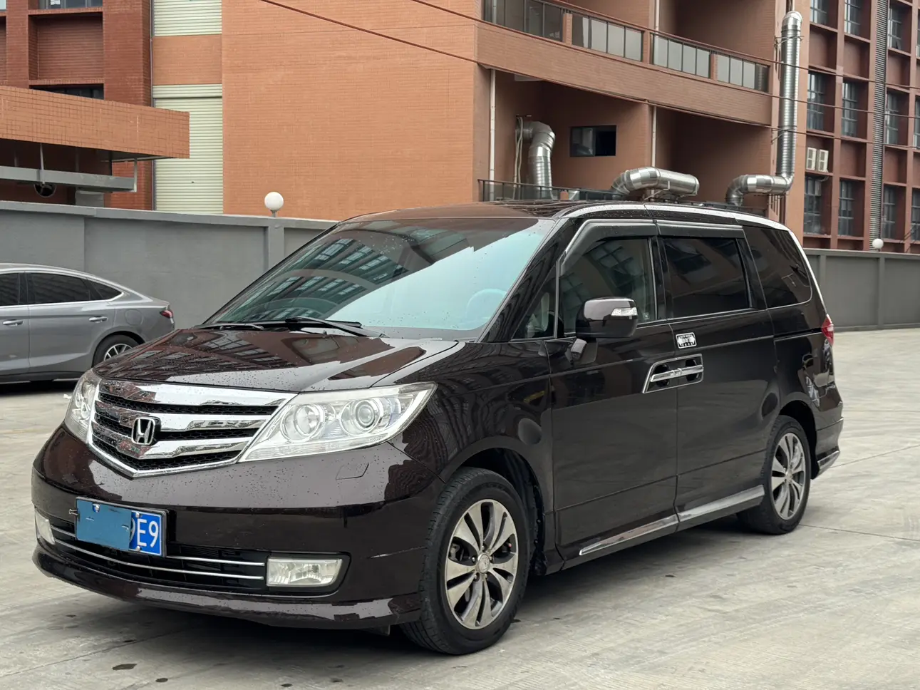 Honda Elysion (Alison)  из Китая