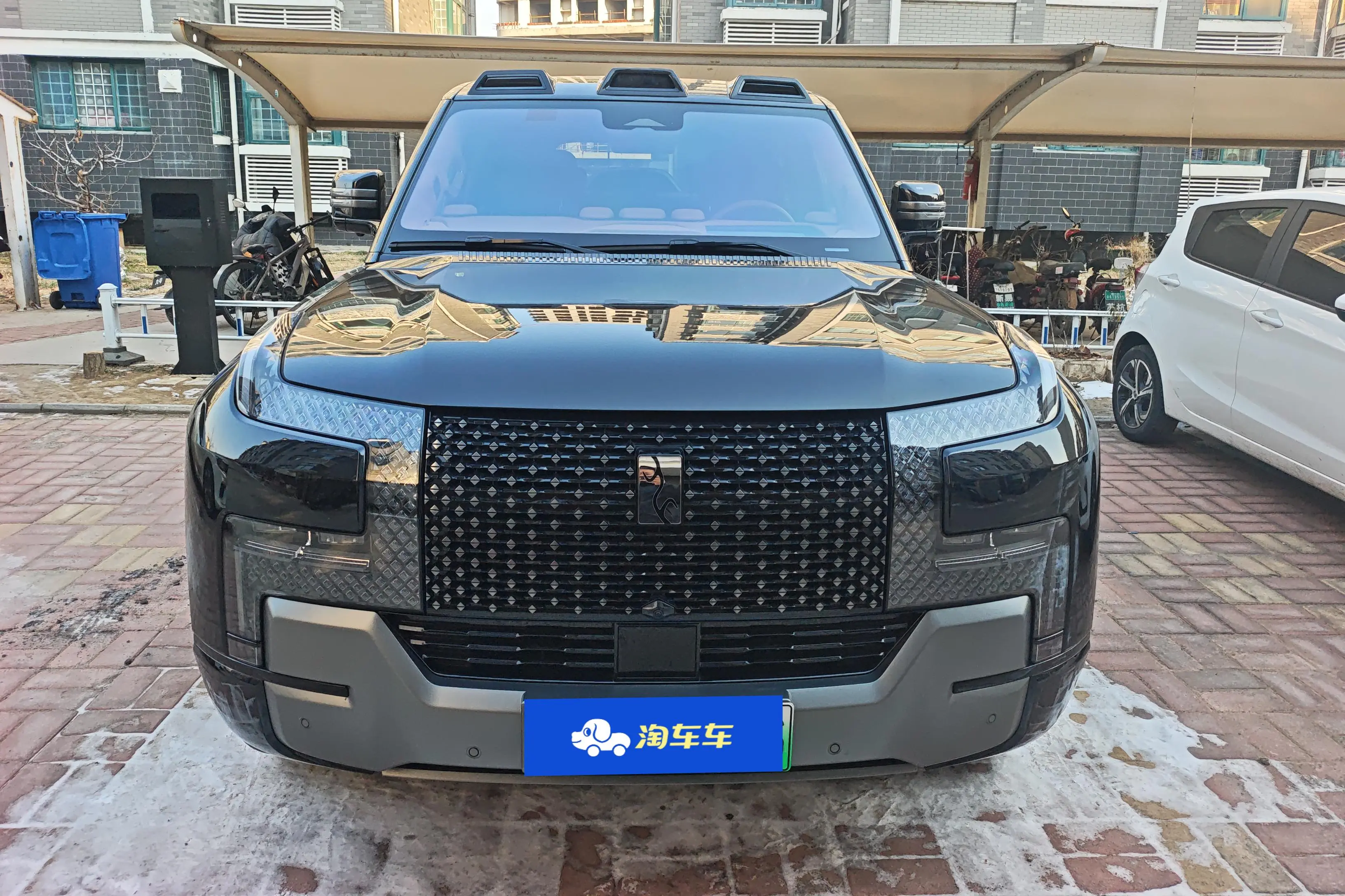 BYD Yangwang U8  из Китая