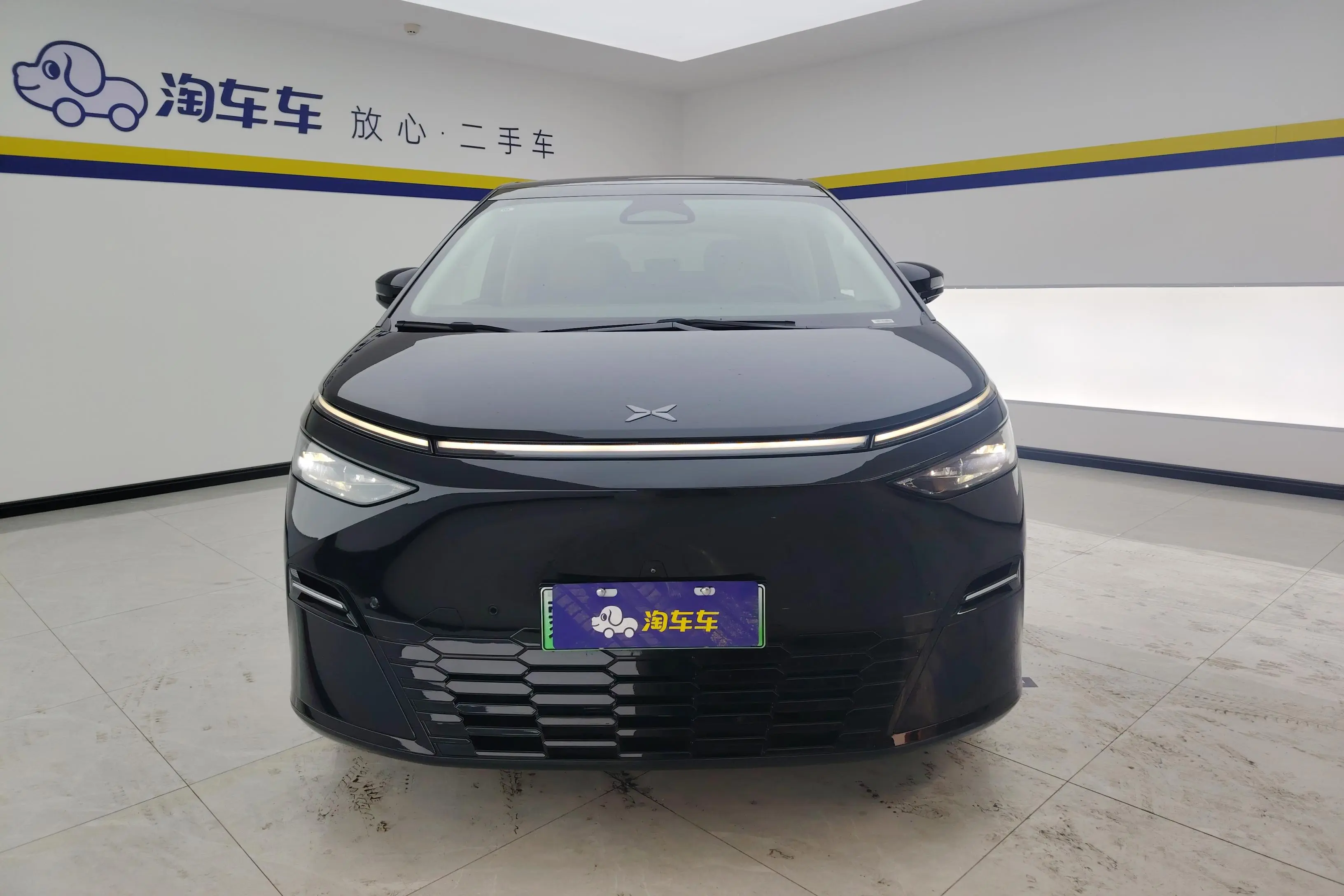 Xpeng X9  из Китая