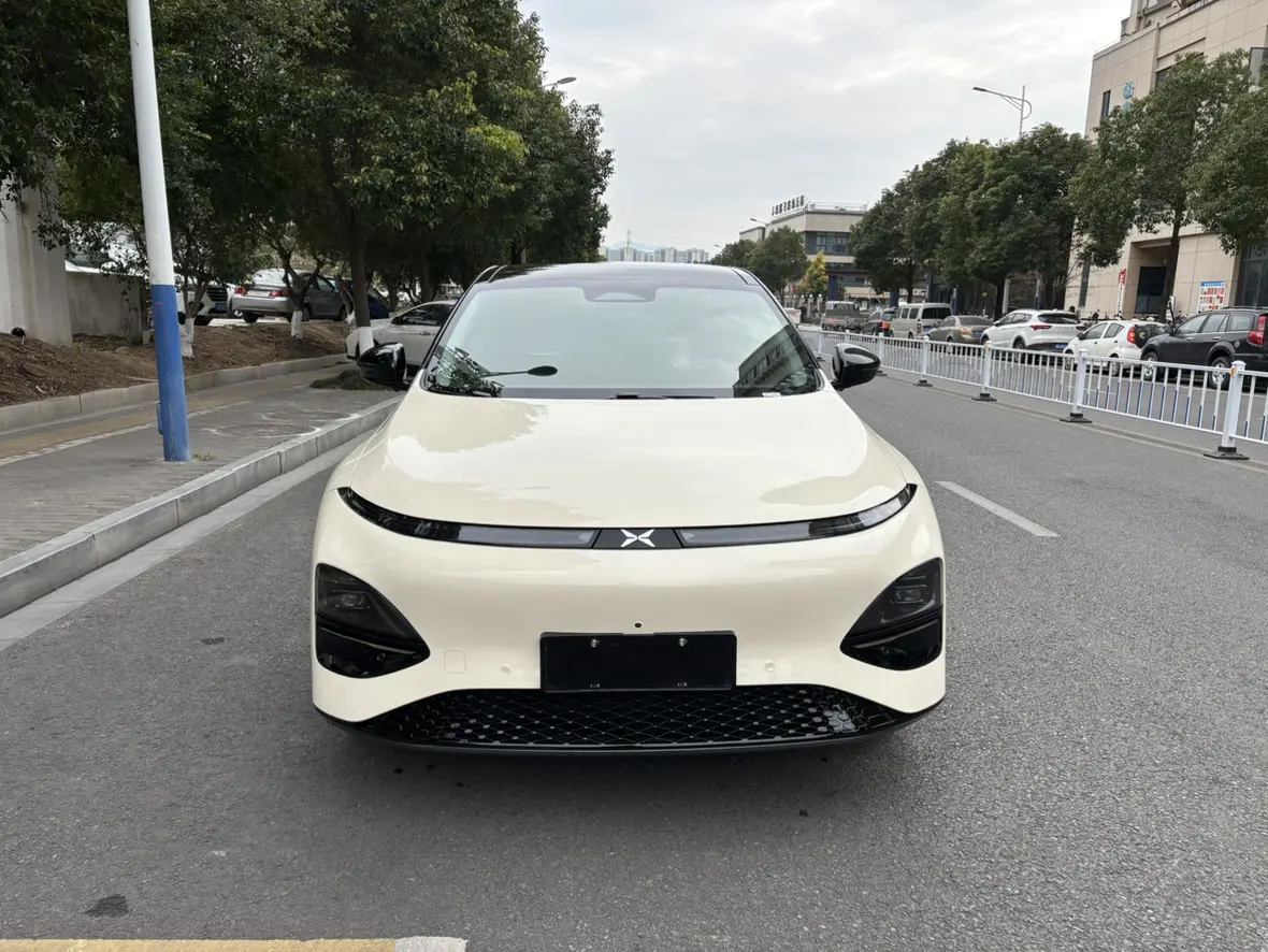 Xpeng G6  из Китая