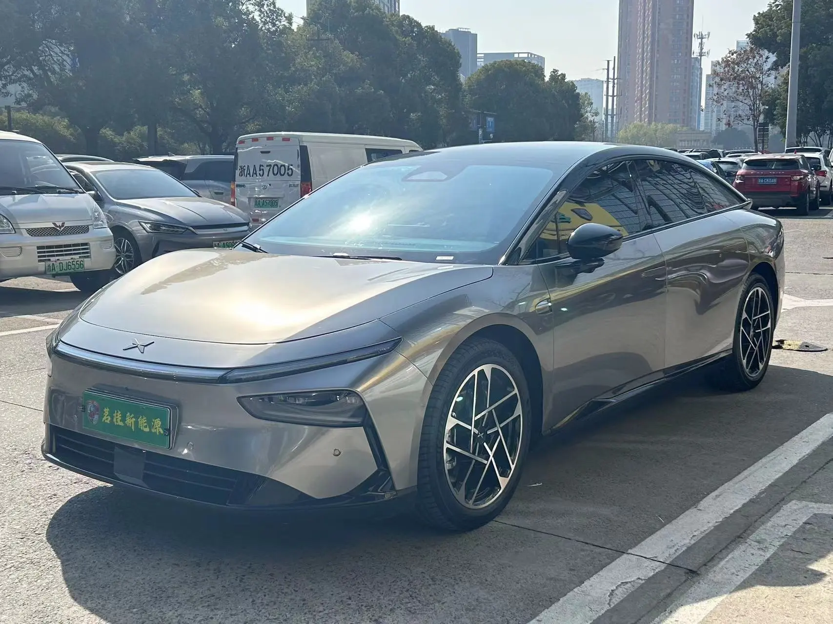 Xpeng P7+  из Китая