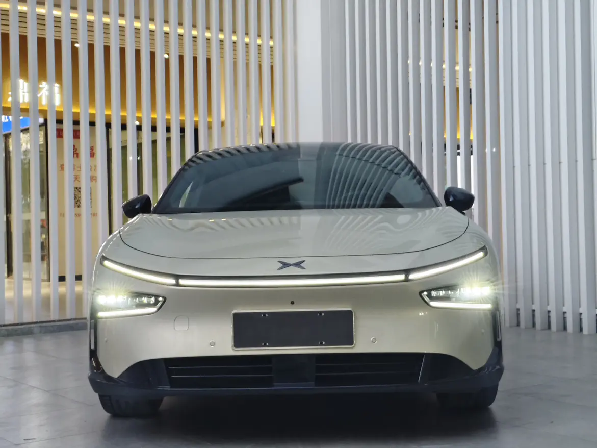 Xpeng P7+  из Китая