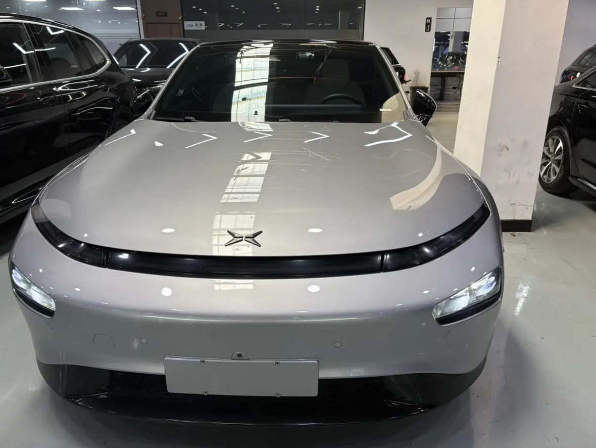 Xpeng P7  из Китая