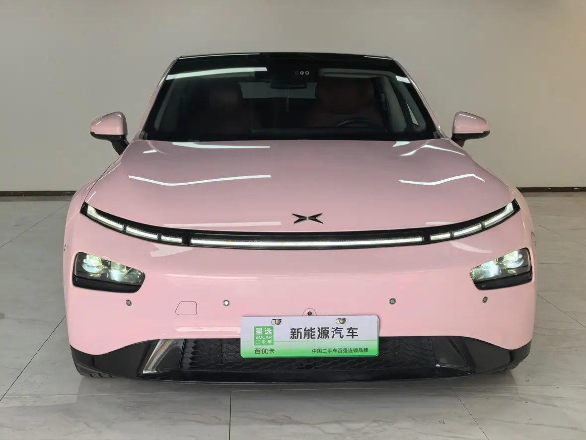 Xpeng P7  из Китая