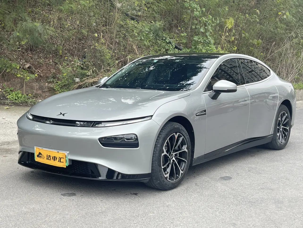 Xpeng P7  из Китая