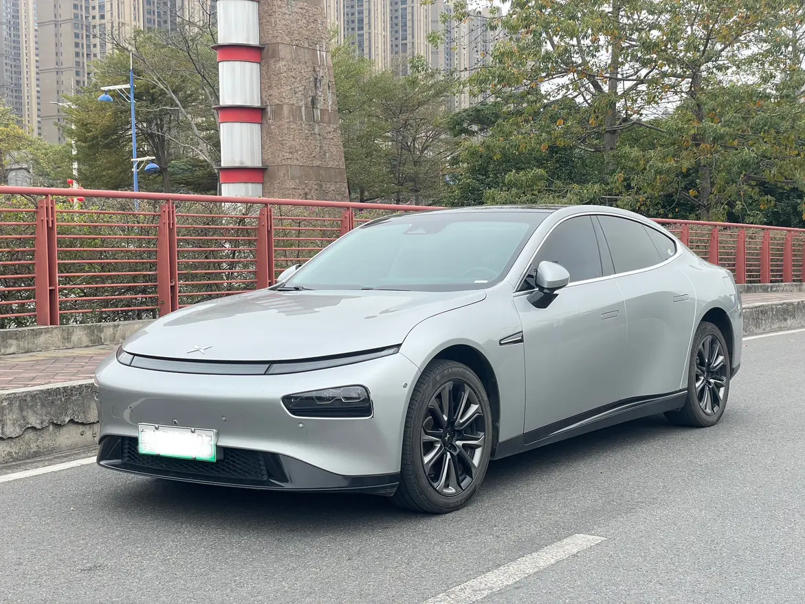 Xpeng P7  из Китая