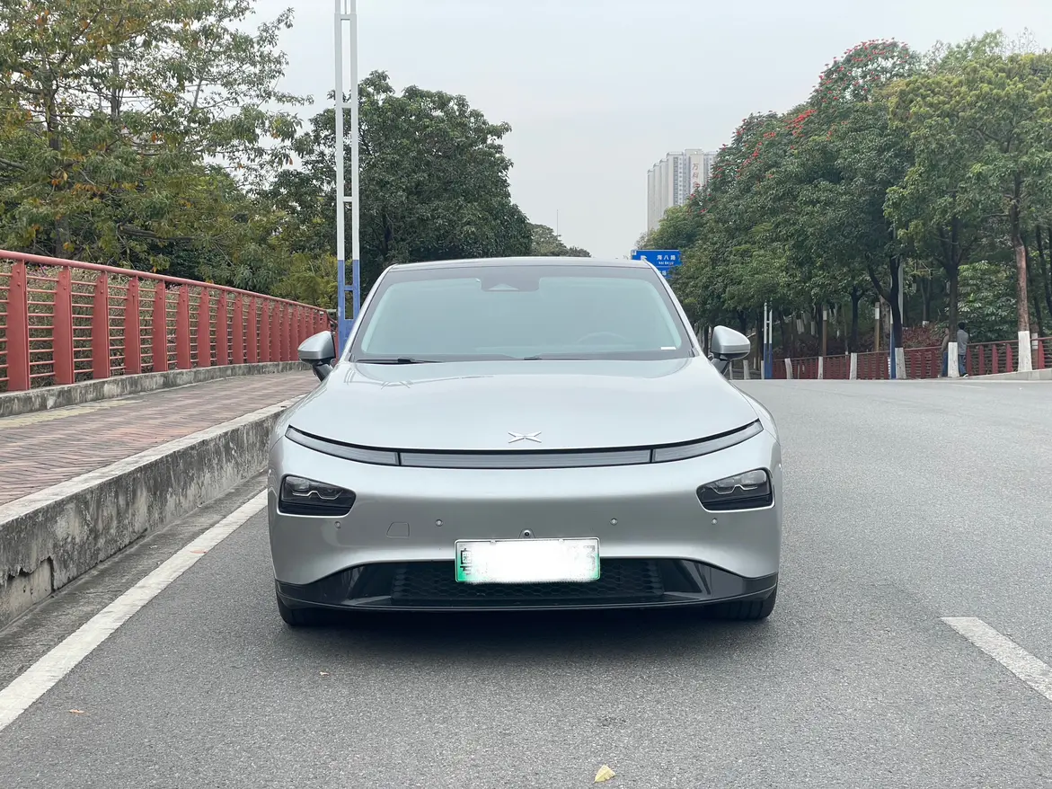 Xpeng P7  из Китая