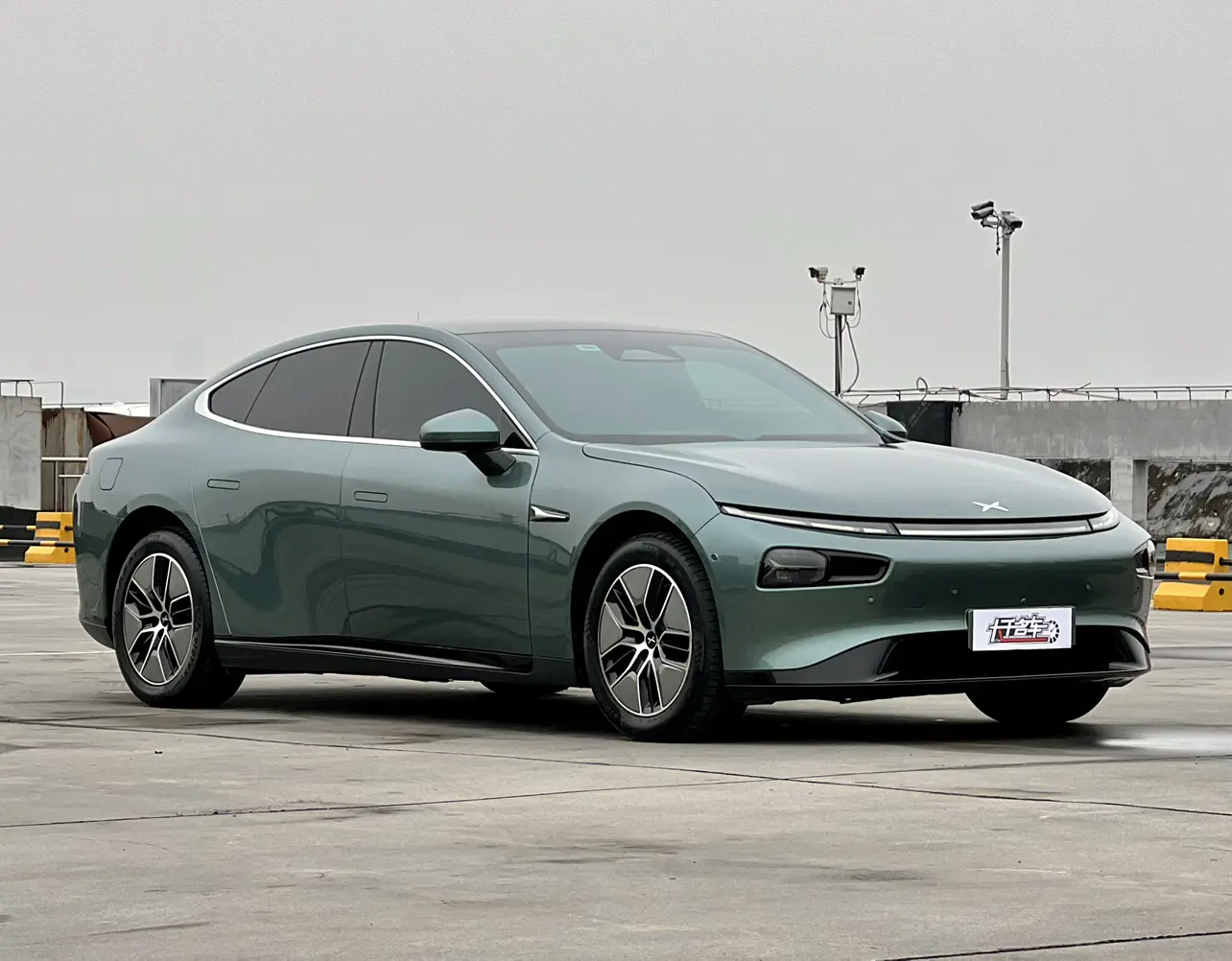 Xpeng P7  из Китая