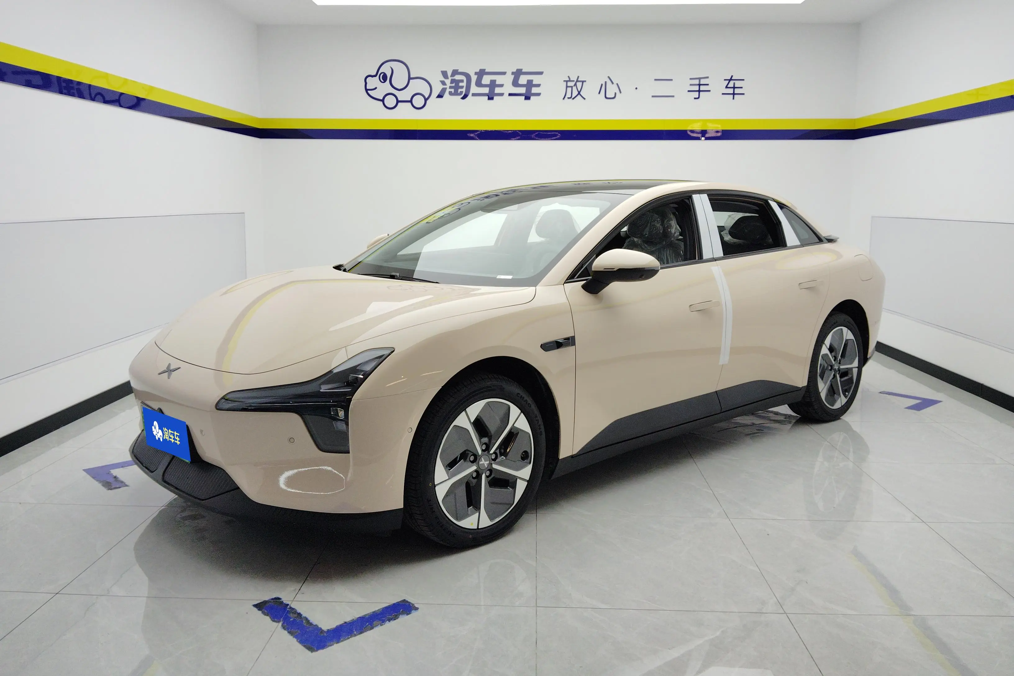 Xpeng Xiaopeng MONA M03  из Китая