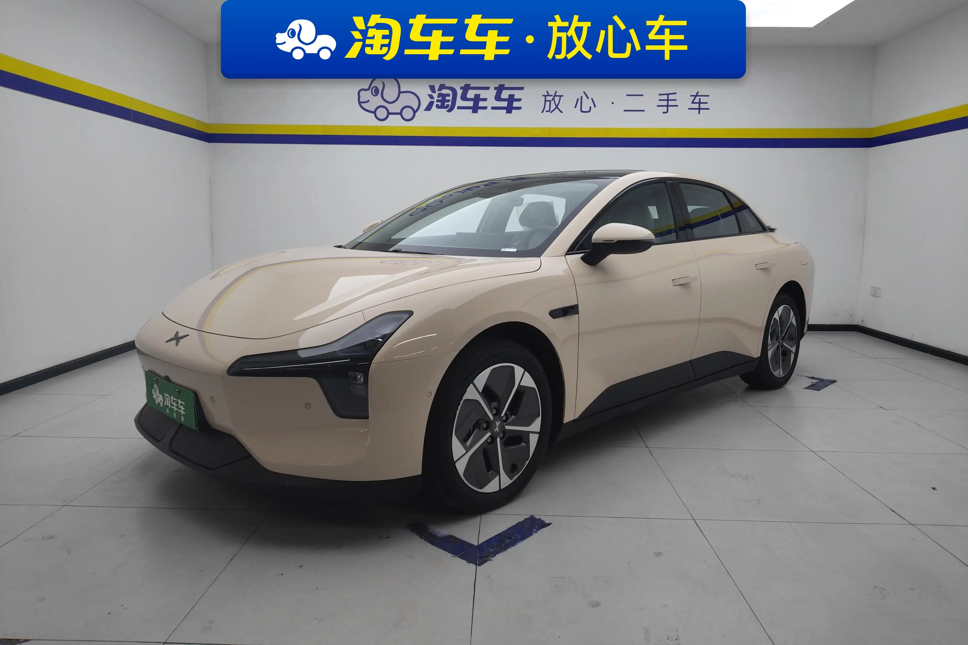 Xpeng Xiaopeng MONA M03  из Китая