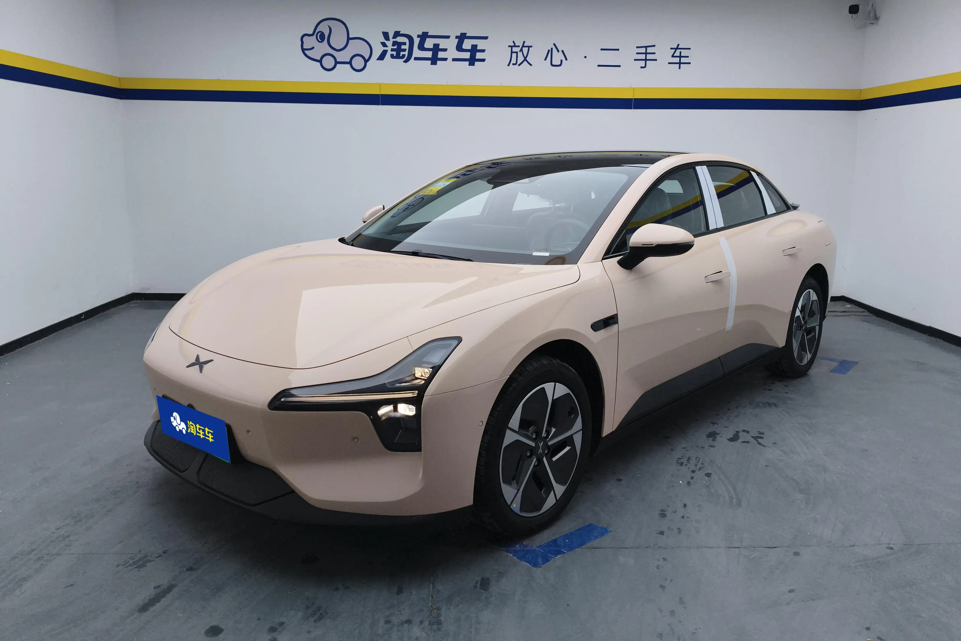 Xpeng Xiaopeng MONA M03  из Китая