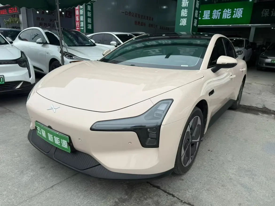 Xpeng Xiaopeng MONA M03  из Китая