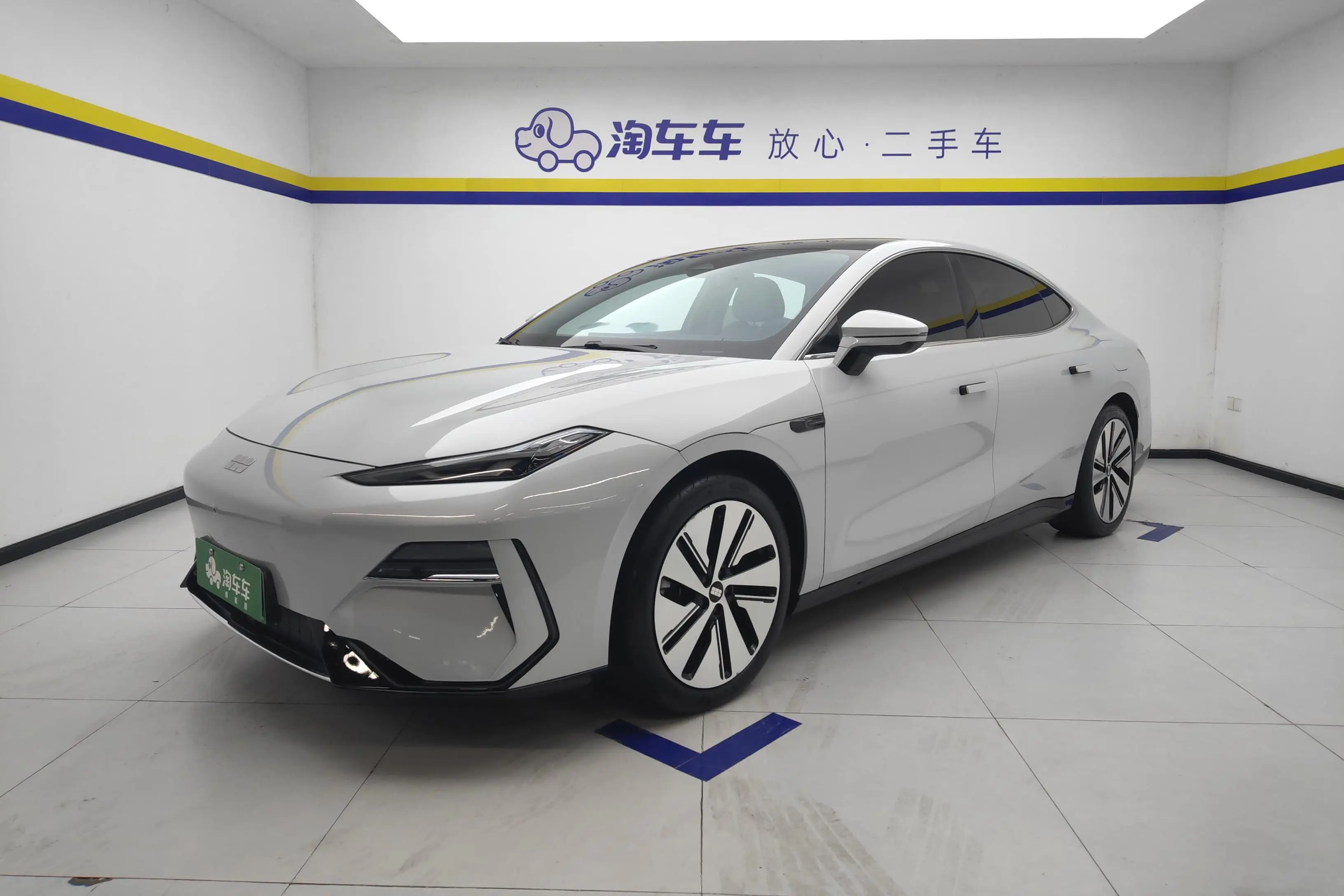 Geely Galaxy E8  из Китая