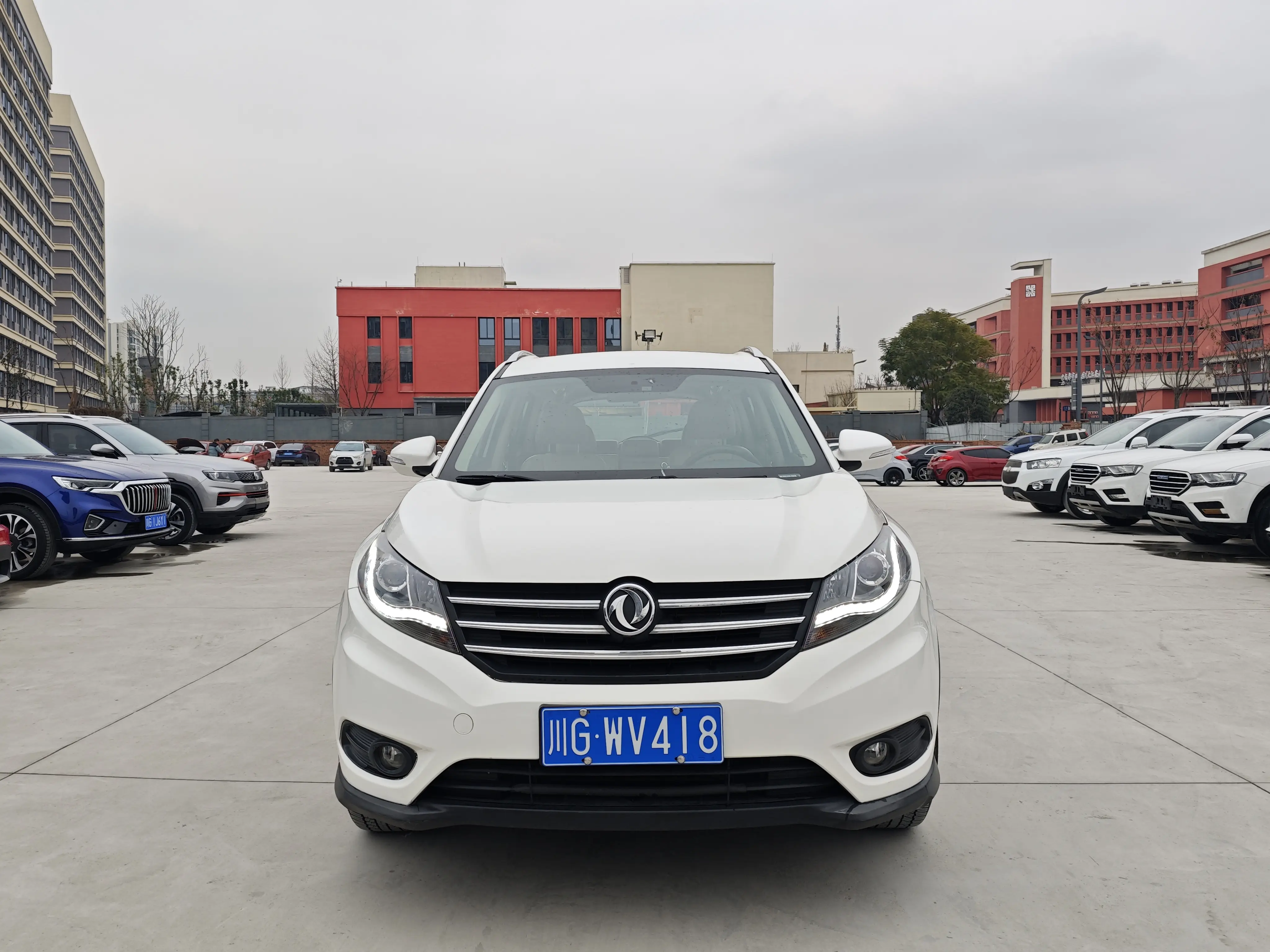 Dongfeng Fengon 580  из Китая