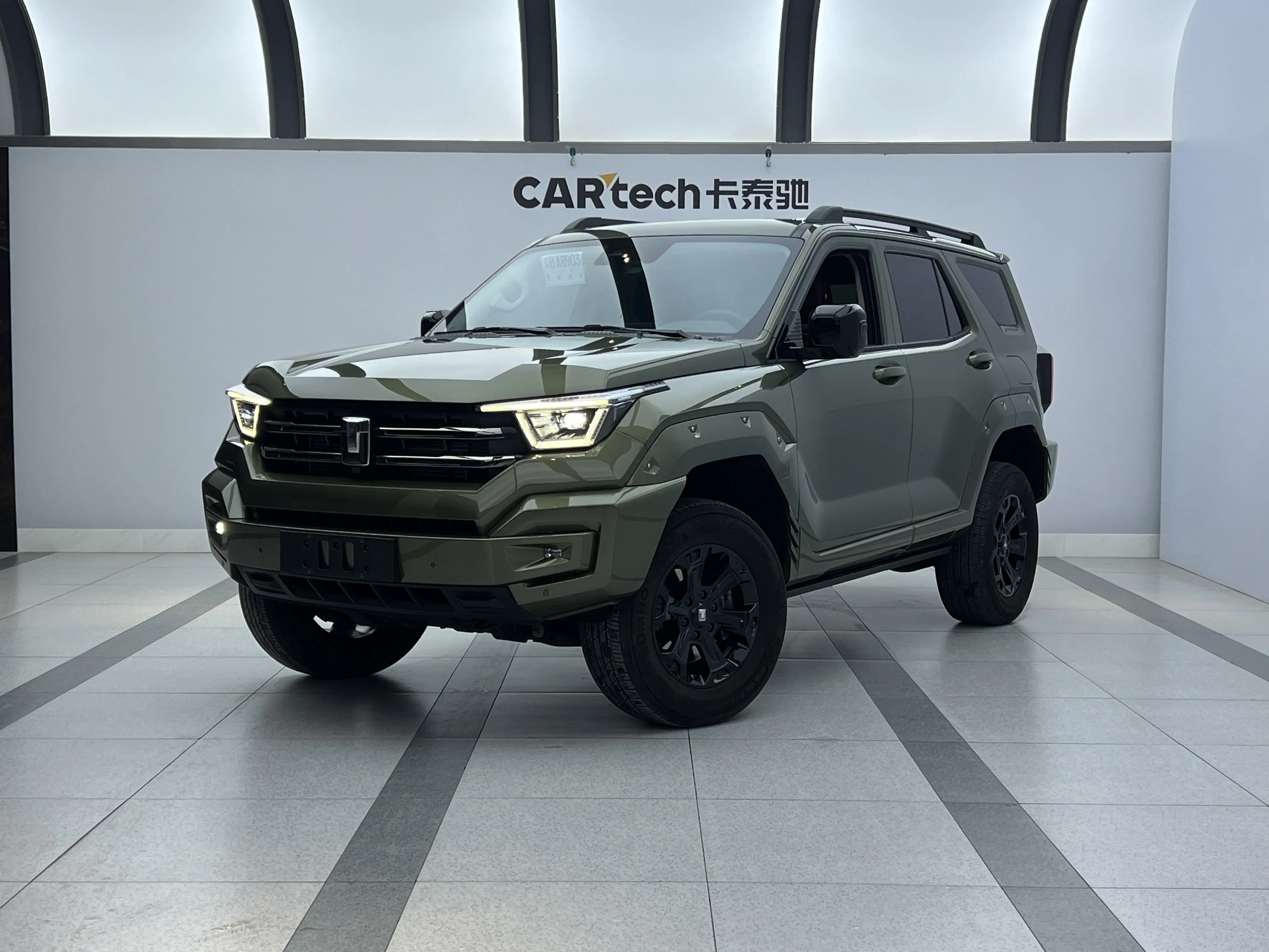 Tank 400 Hi4-T  из Китая