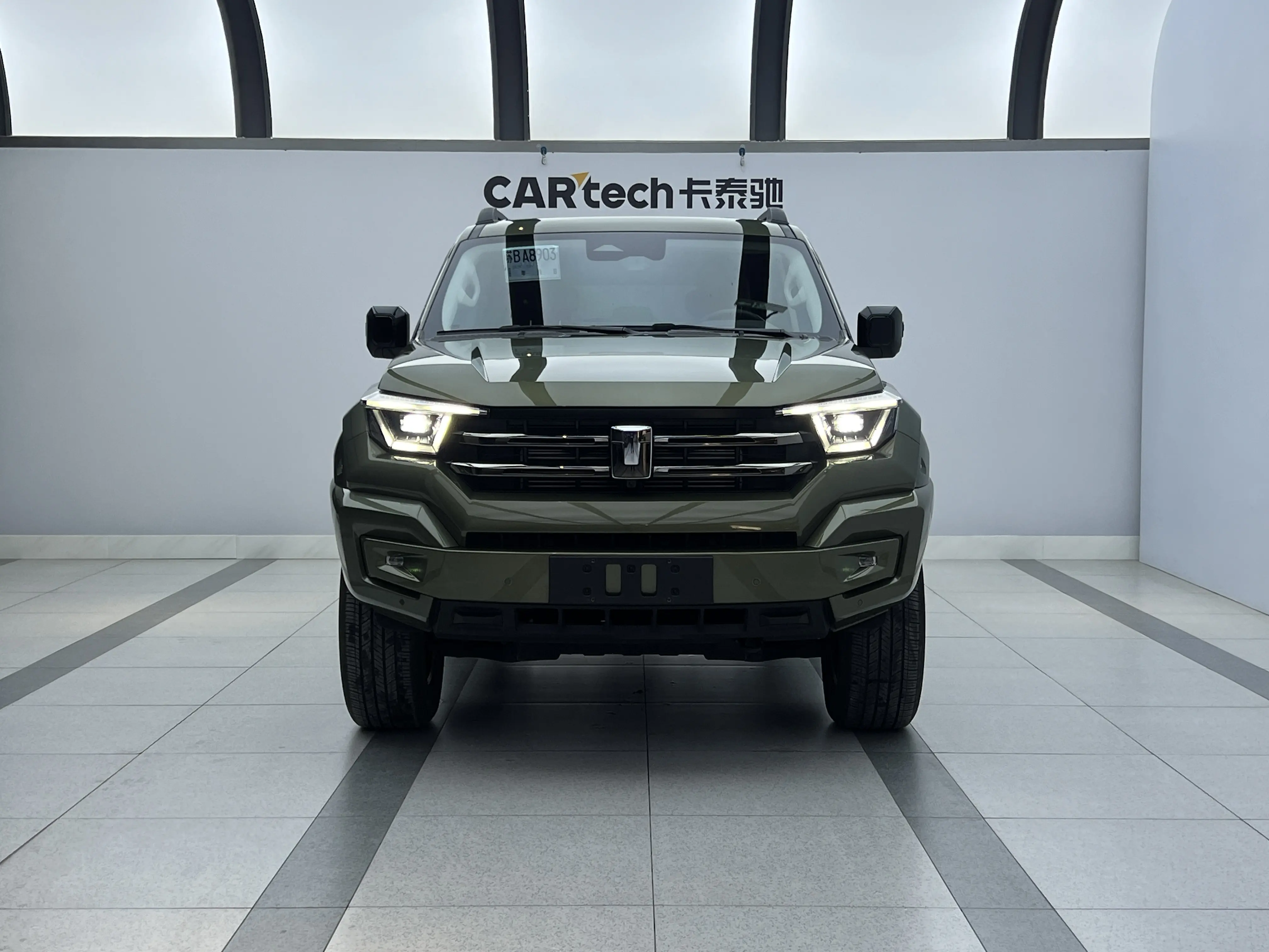 Tank 400 Hi4-T  из Китая